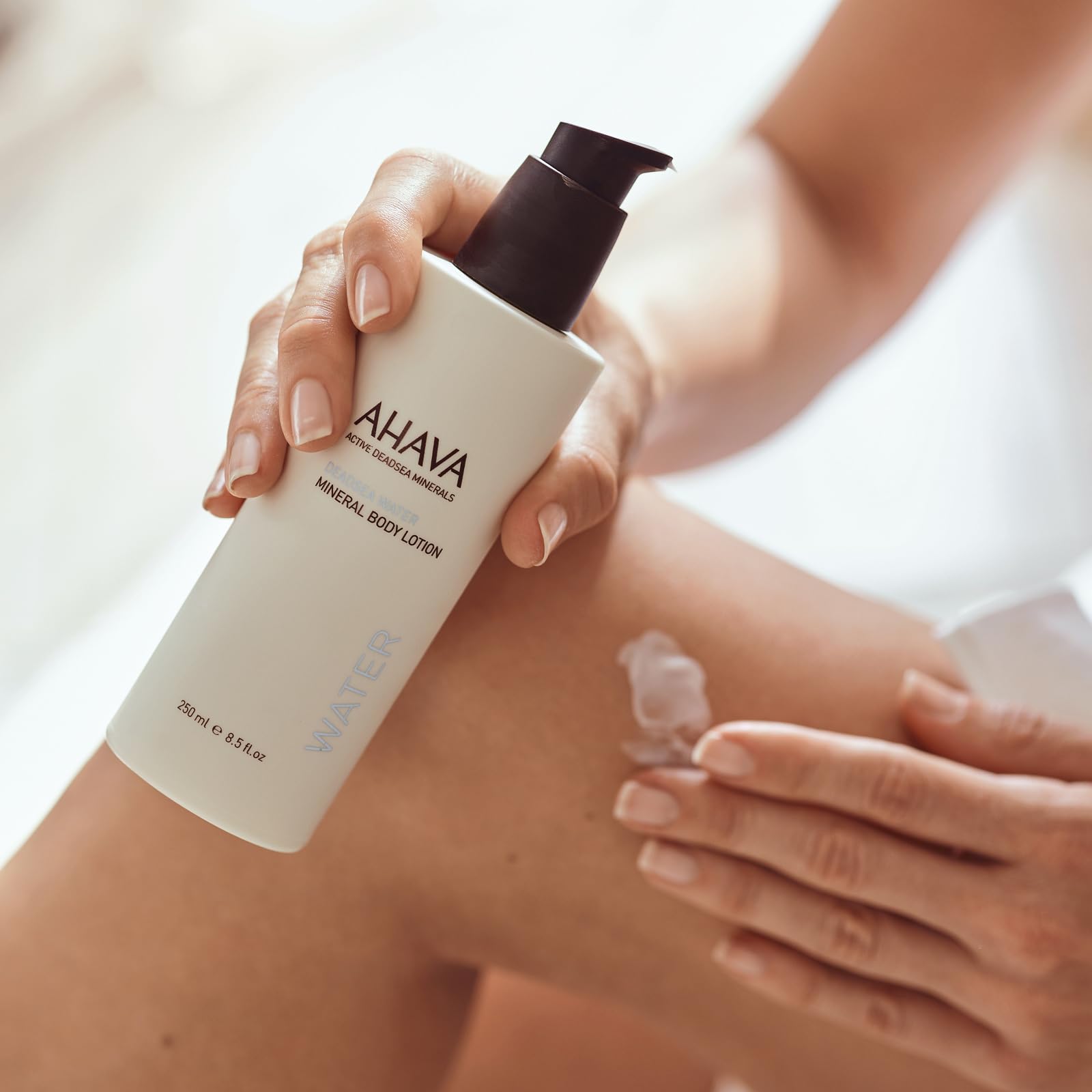 AHAVA Totes Meer Mineral Körperlotion - Tägliche Feuchtigkeitslotion mit Osmoter, Exklusive Mineralienmischung des Toten Meeres & Pflanzliche Extrakte, Original, 8.5 fl.oz (Packung mit 2)