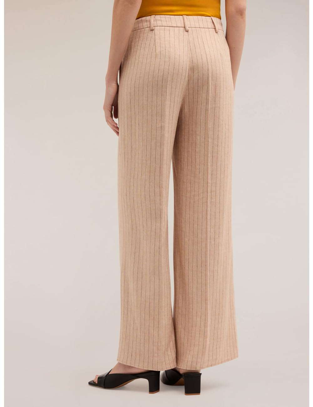 Motivi: Pantaloni Palazzo Fantasia gessata Stagione Primavera Estate 2025.