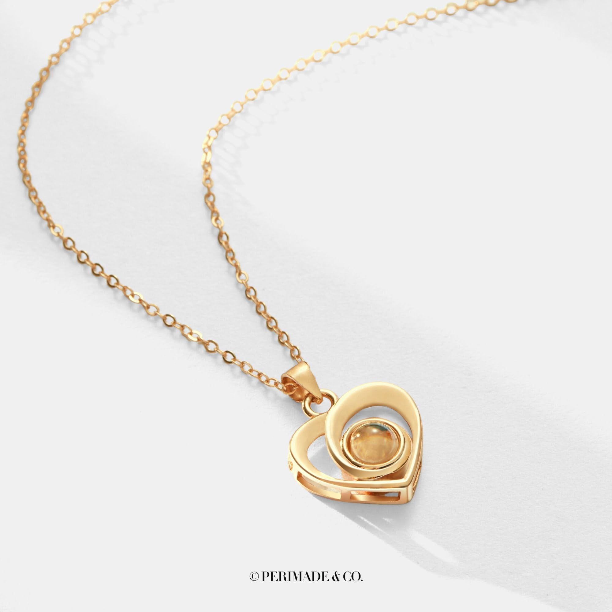 PERIMADE Collana con foto personalizzata con ciondolo a proiezione di immagini personalizzate per donne, testo personalizzato e amore in 100 lingue Collana con ciondolo a forma di cuore in argento