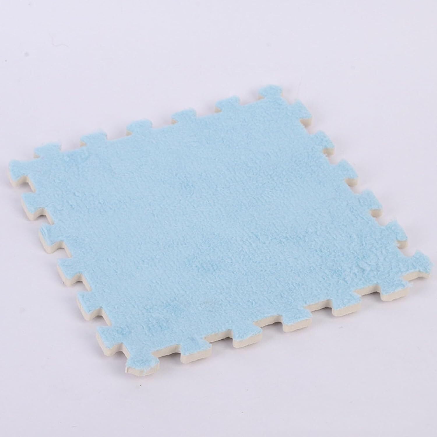 Tapis de sol en mousse pour isoler le carrelage froid et créer un espace de jeu
