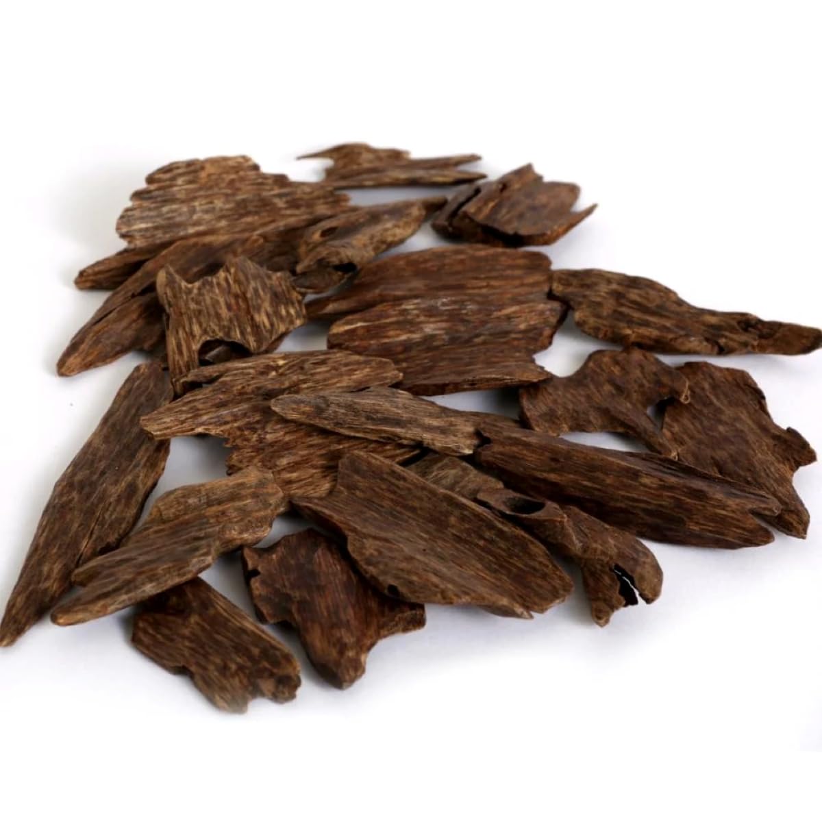 Premium Oud Wood Aromatic Chips Natural Agarwood Incense – Long Lasting Perfume, Rich Scented Bakhoor for Burning, Meditation, Home Fragrance Authentic Aged Wild Aloeswood 50g