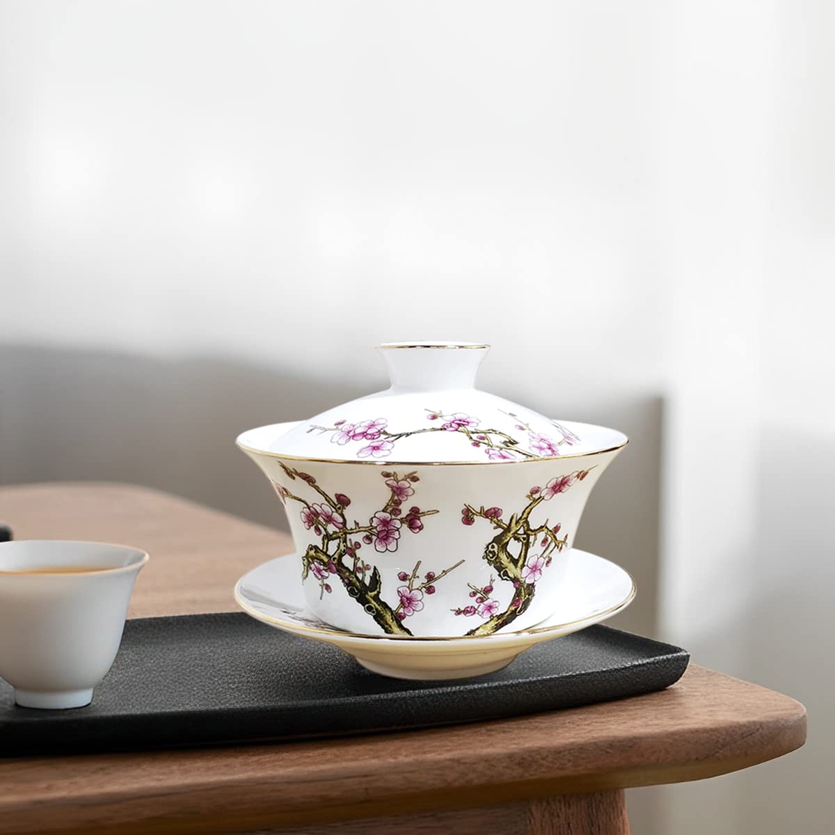 Gaiwan 300ml, Chinesische Teetasse mit Deckel, Traditionelle Porzellan Teebecher mit Reliefmuster für Pflaume, Weiß