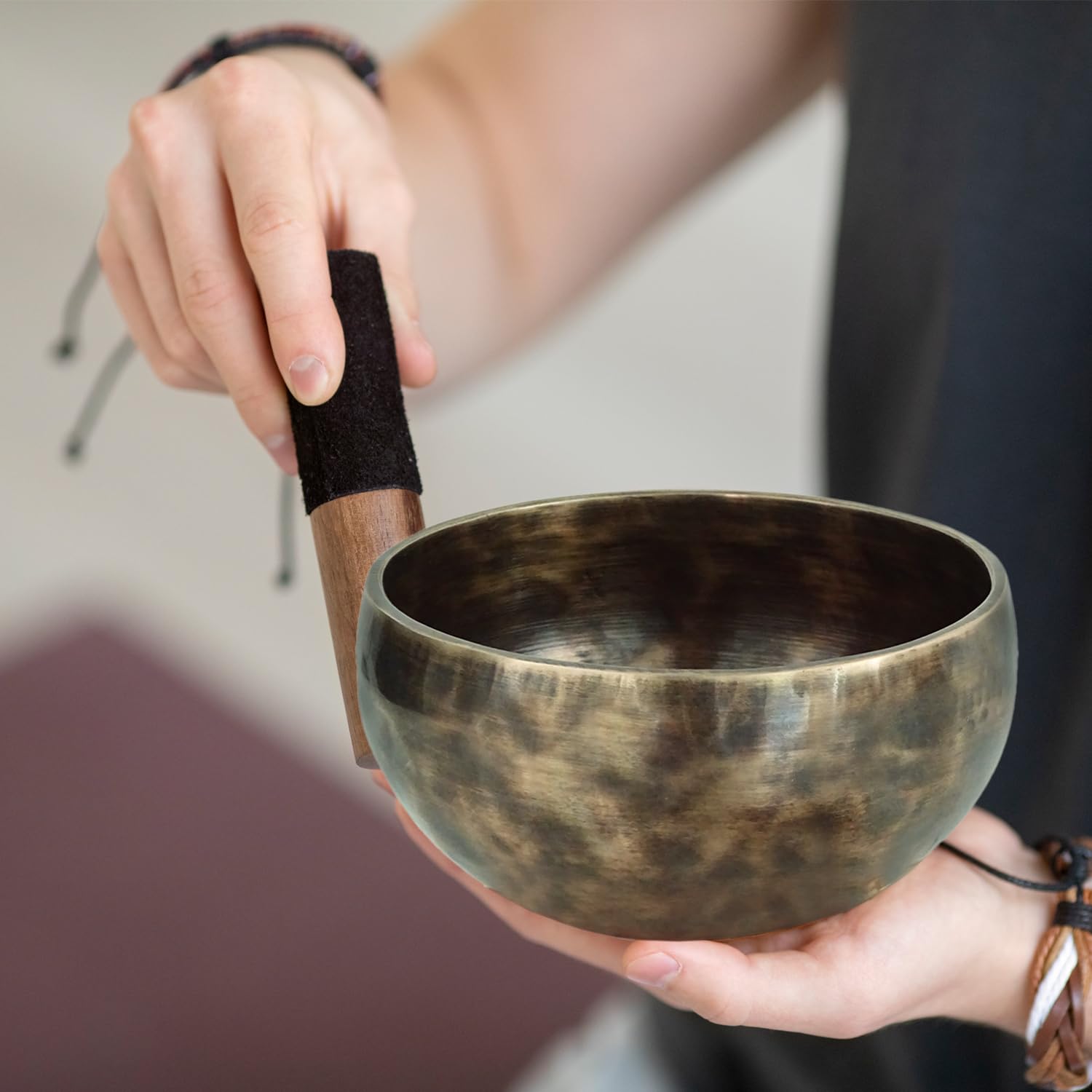 keepdrum Tybetańska misa dźwiękowa z brązu Singing Bowl 12 cm z tarką do misy dźwiękowej i podstawką