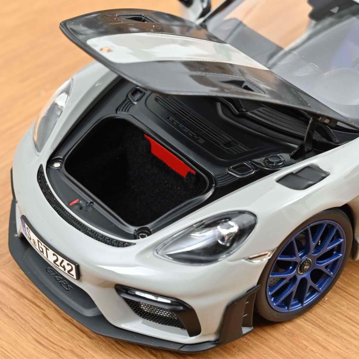 NOREV Porsche Cayman GT4 RS Pack Weissach 2023 Craie Voiture De Collection Miniature NOREV 1/18 Métal