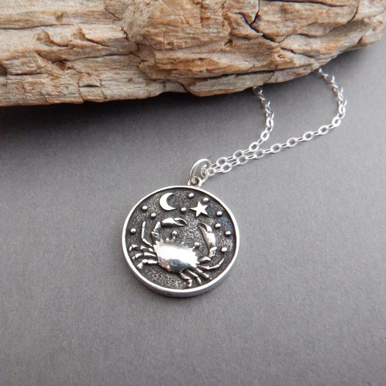 LKBEADS Collar de plata de ley 925 con diseño de Cáncer. Signo zodiacal del cangrejo, símbolo astrológico, cuerpo planetario regente, Luna, moneda de doble cara | Cadena de 45 cm | Chapado en plata |