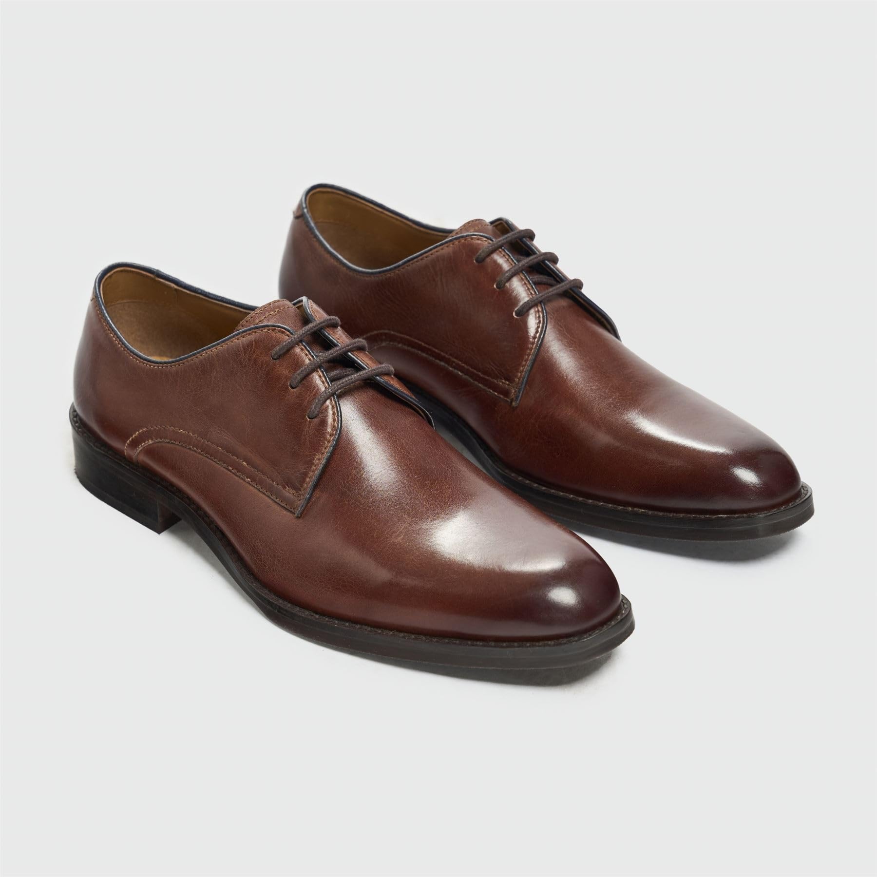 Scarpe Derby classiche stringate in pelle marrone brunito da uomo