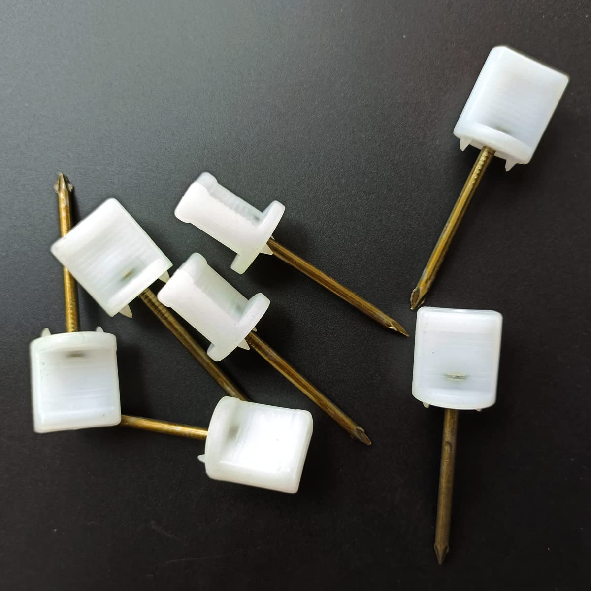 20pcs Archery Target Face Pins Manganese Steel Target Pins Fix Paper Face Foam Straw Targets 2.5inch (White)