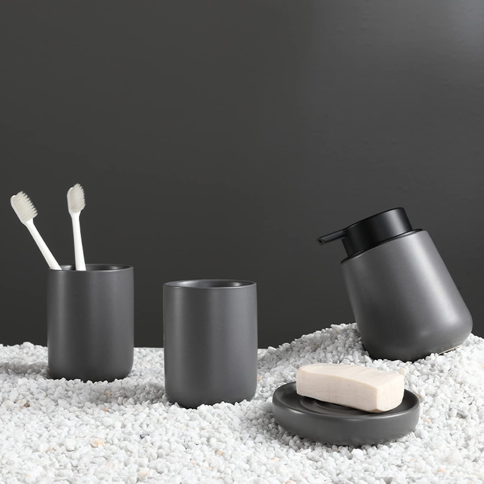 INGOFIN Badezimmer Zubehör Set Keramik Badezimmer Zubehör für Haus und Hotel inklusive Seifenspender, Zahnputzbecher und Seifenschale, 4er Set, Grau
