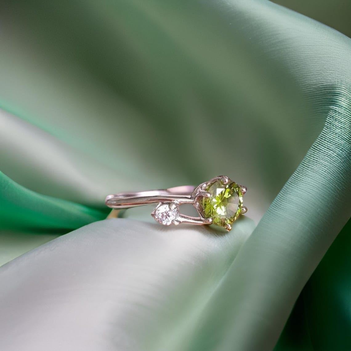 Sterling Silver Peridot Gemsone & Wavy Band Moissanite Accent Ring For Women