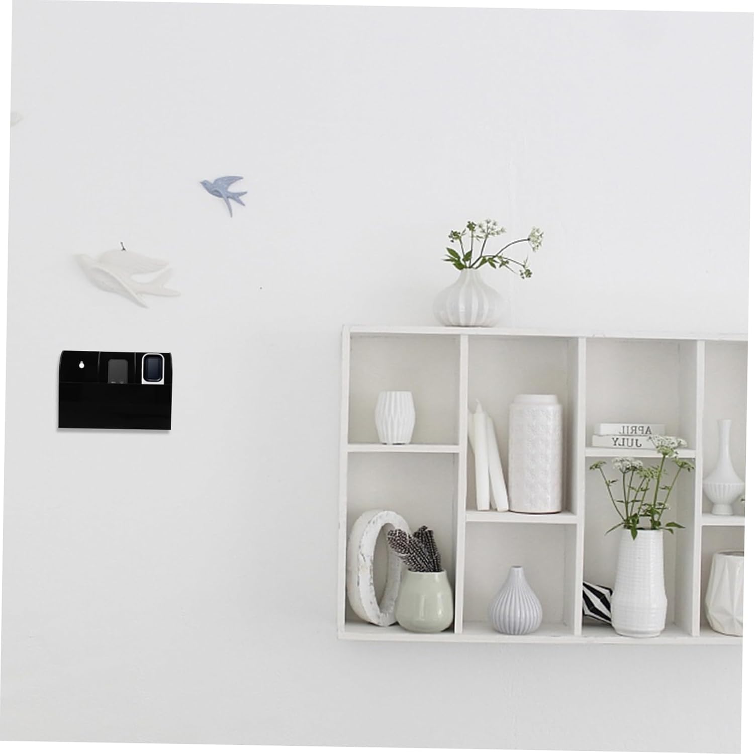 Wall Mounted Remote Control Holder Space-saving Organizer for Remotes and Items Easy to Install Storage Case for Living Room and Bedroom Design