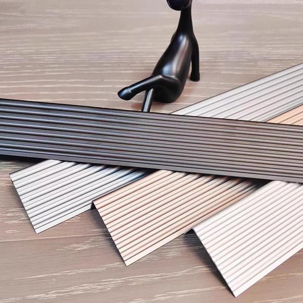 Profili Antiscivolo per gradini Lunghi 60", Strisce di trazione per gradini, Profili per Scale in Lega di Alluminio autoadesivi, Strisce protettive per Bordi Scale (Oro 100 cm/40 Pollici)