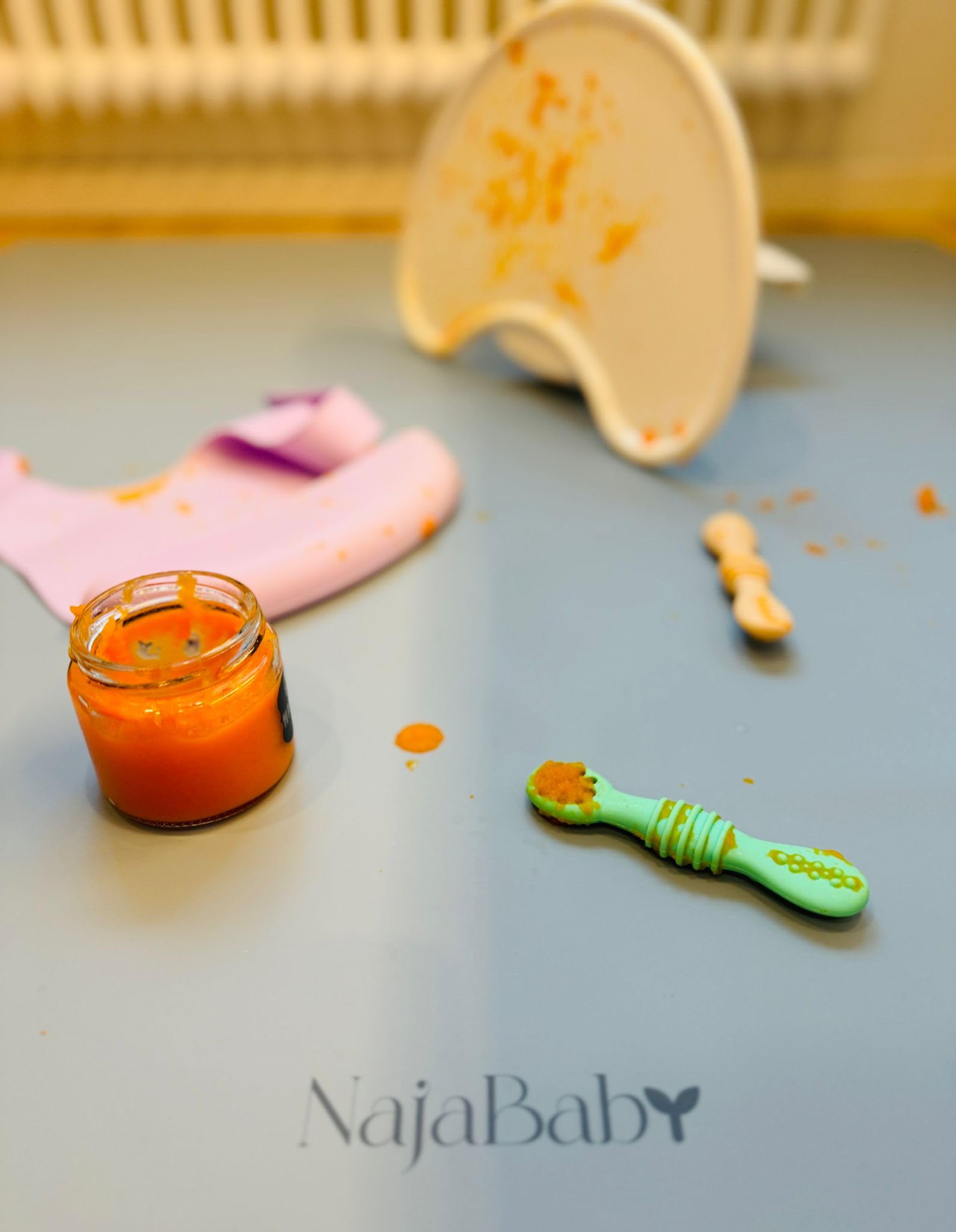 Tappetino in Silicone 100x100 cm – Antimacchia, Impermeabile, Antiscivolo – Tappeto Multiuso per Bambini, Sotto Seggiolone, Svezzamento, Giochi, Attività Creative – Senza BPA