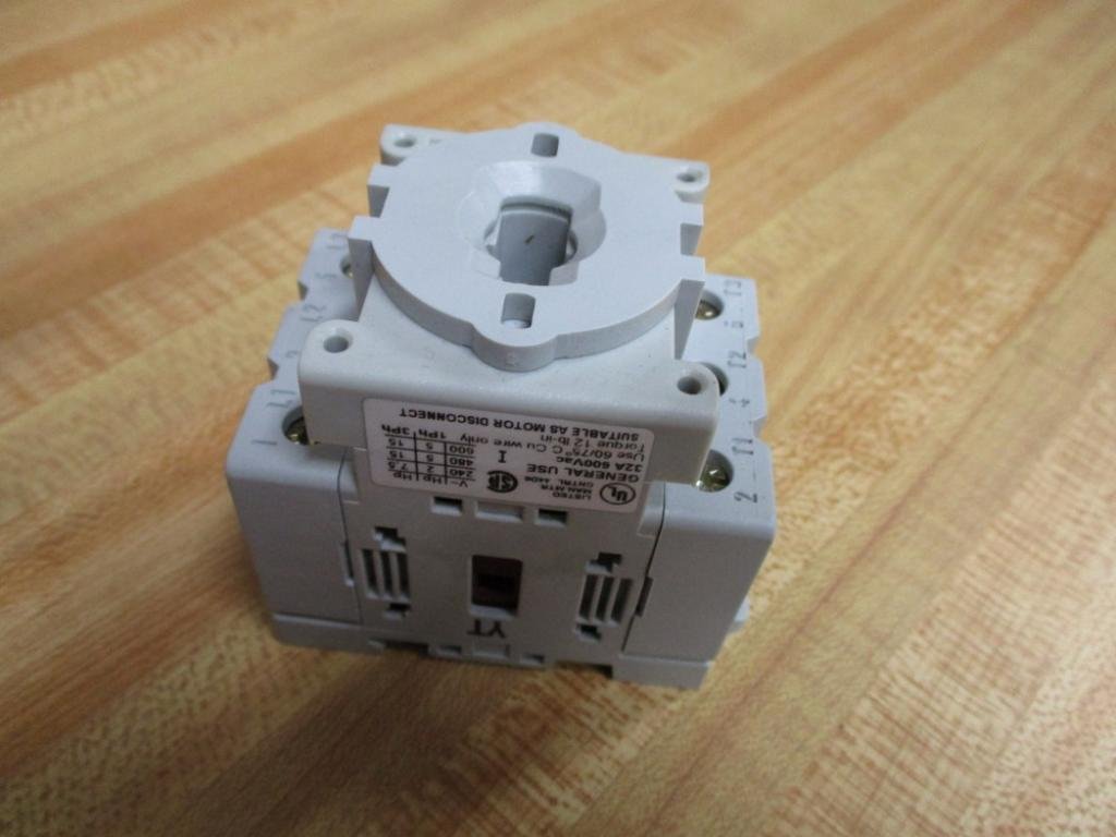 SPRECHER & SCHUH LA7-32-1753 32 AMP, 2-23/64IN Width, 50/60 HZ, 2-31/64IN Length, 1/3IN Phase, Disconnect Switch, 3 Pole, 7.5/15 KW, 230/400/690 VAC, 1-49/64IN Height