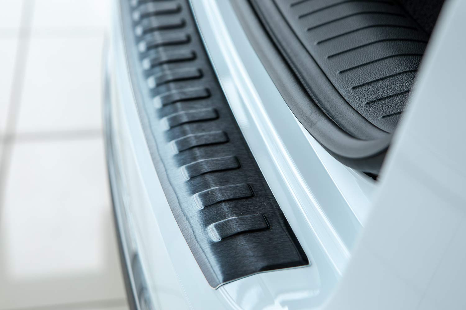 Teileplus24 Ladekantenschutz Für Kia Sportage 5 - V2A Edelstahl Anthrazit