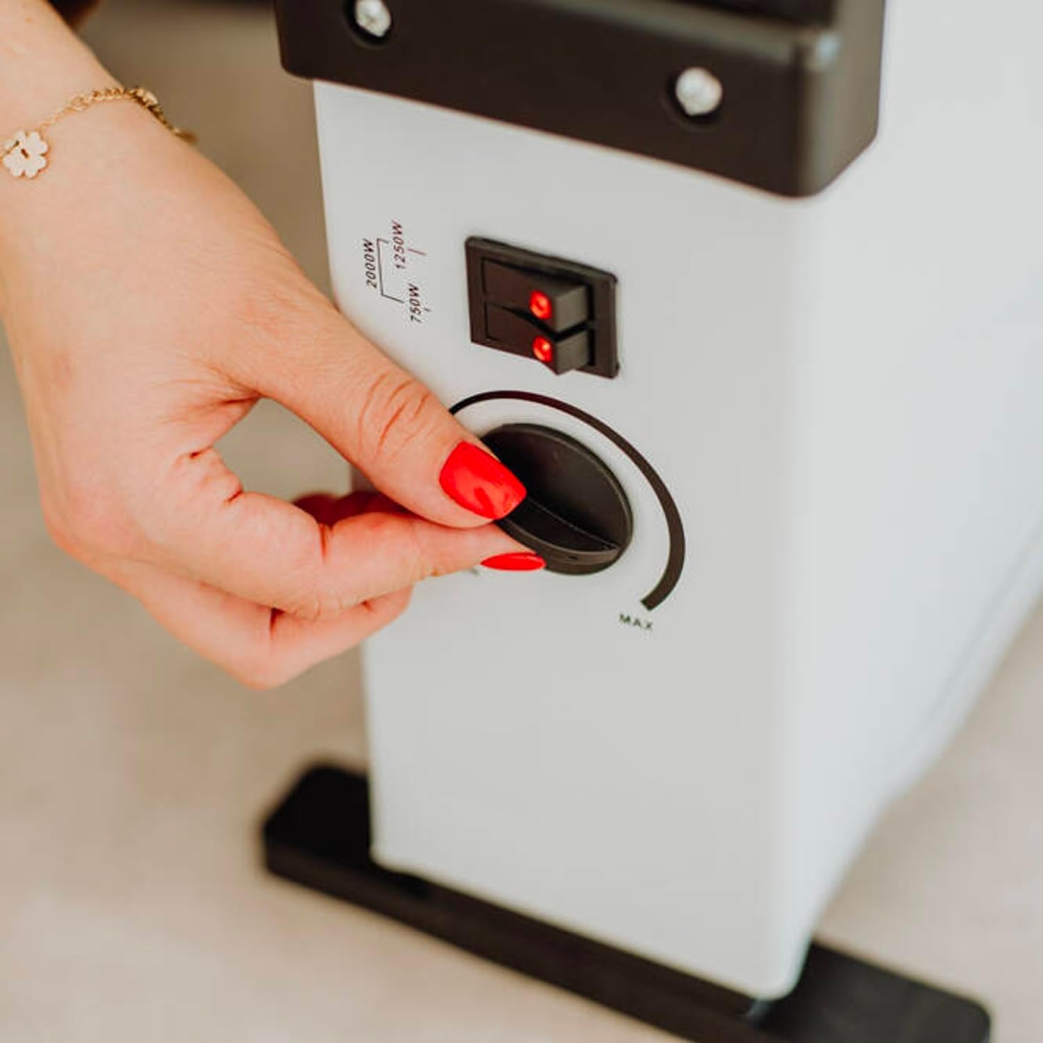 Termoconvettore Elettrico 2000W - 55x12x32 cm - Basso Consumo Caldobagno Stufetta - Piedini per Stabilità - 3 Impostazioni di Riscaldamento - Veloce e Silenzioso - Ideale per Ambienti Grandi