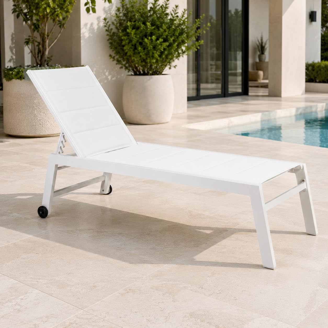 Totò Piccinni Lettino Prendisole CEFALÙ in Alluminio e Textilene Imbottito, Sdraio da Piscina e Giardino con Ruote, Schienale Regolabile (Bianco)