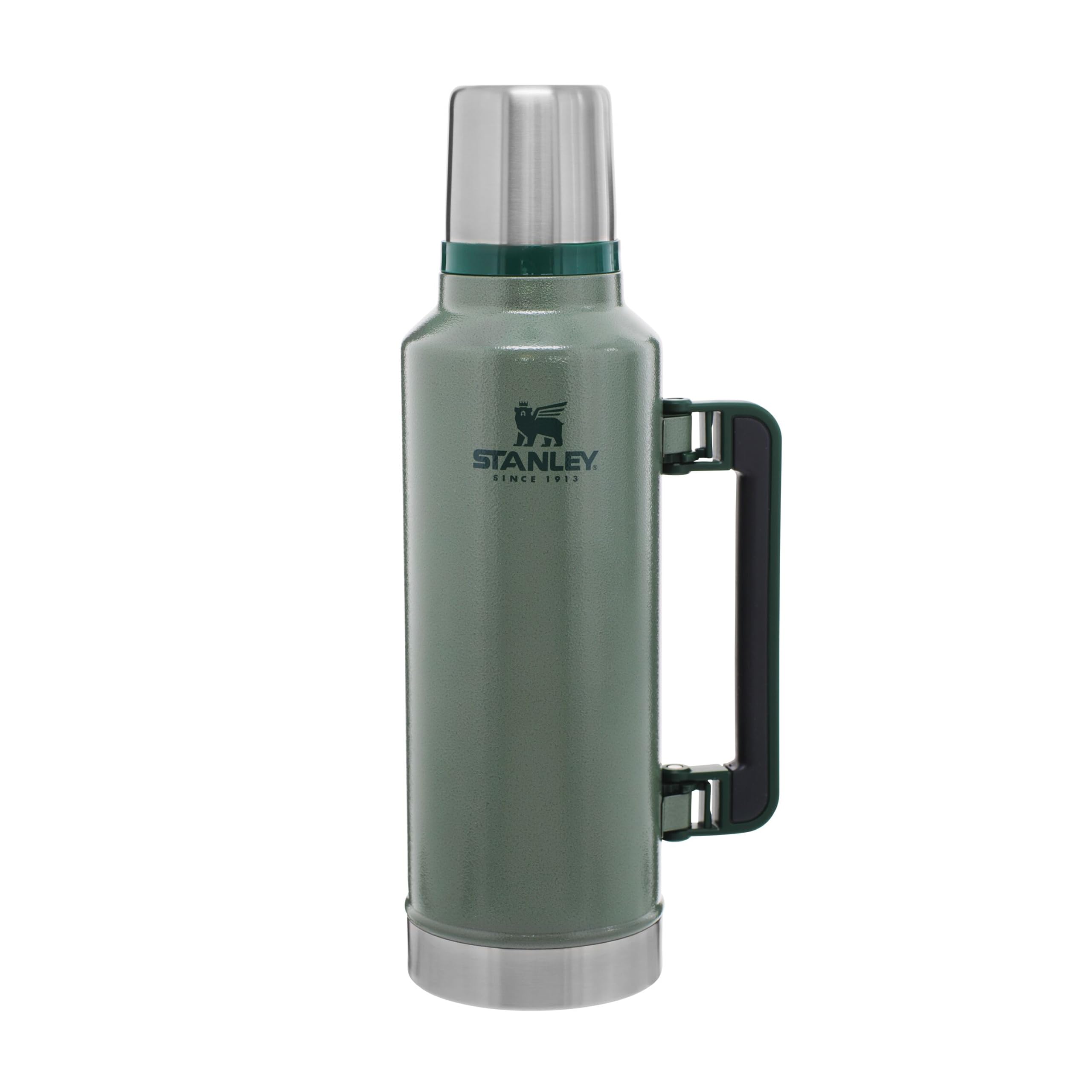 Stanley Classic Legendary Thermoskanne - Hält 32 Stunden Heiß Oder Kalt - Spülmaschinenfest - Auslaufsicherer Deckel Dient Als Becher - Isolierflasche BPA Frei - Edelstahl Thermosflasche 1900 ml