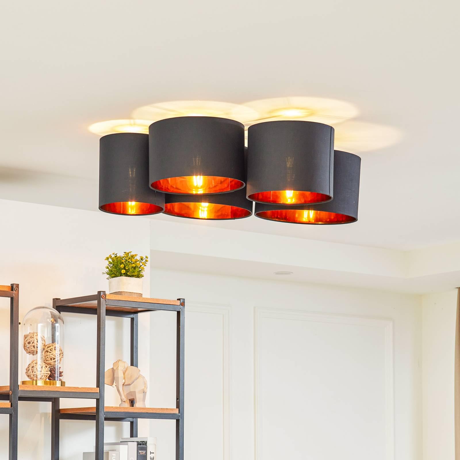 Lindby Stoff Deckenlampe schwarz-gold, 5 Schirme Ø 20 25 28 30 32 cm 5x E27 max. 60W ohne Leuchtmittel Textil Deckenleuchte Wohnzimmerlampe