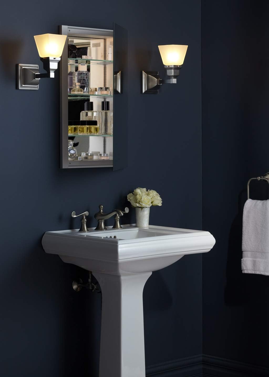 Memoirs® Classic 24" pedestal bathroom sink