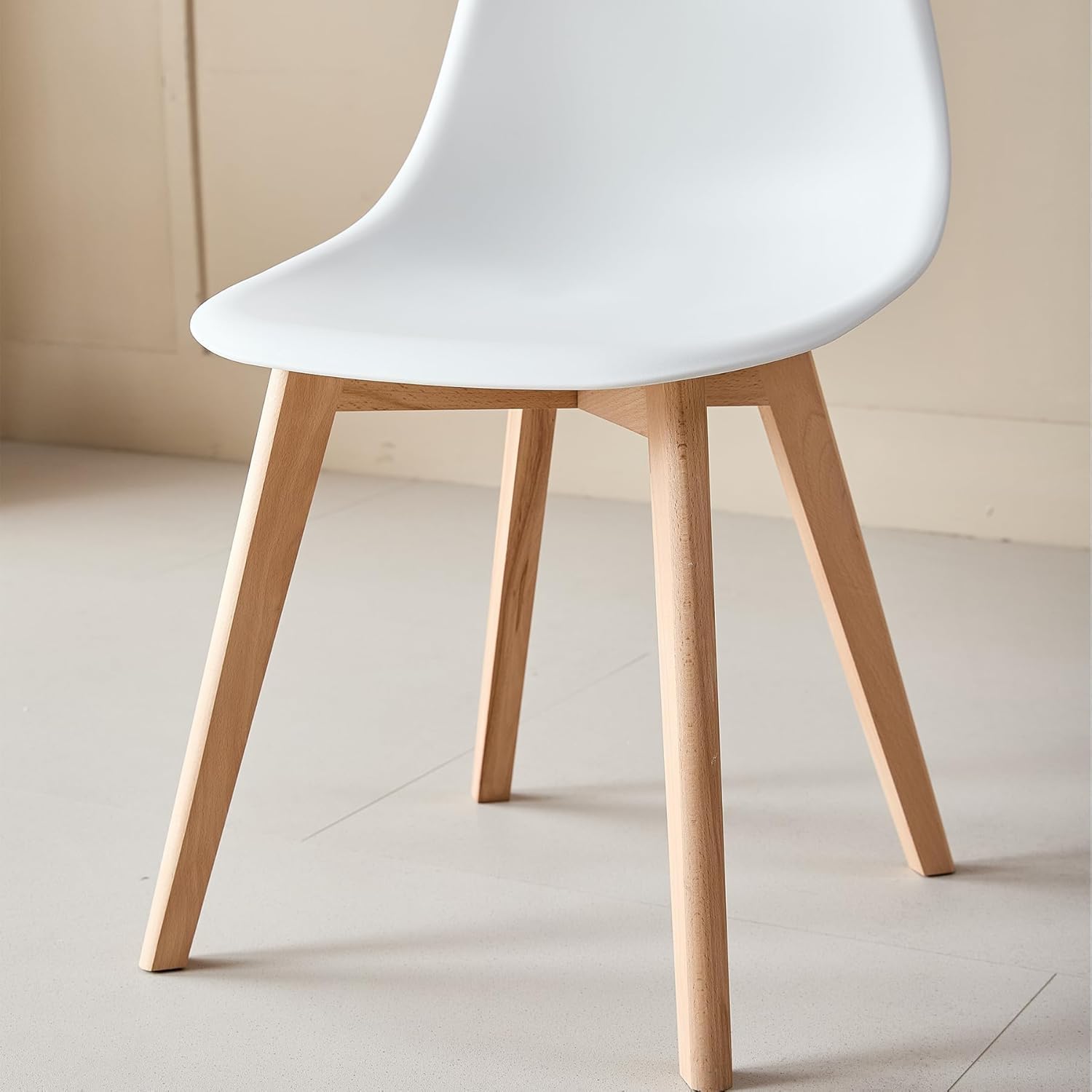 Mesa de Comedor con 4 Sillas - Mesa 110x70x74cm (Tablero de MDF + Patas de Haya) y Sillas de PP con Patas de Haya, Estilo Escandinavo (Blanco-CZ)