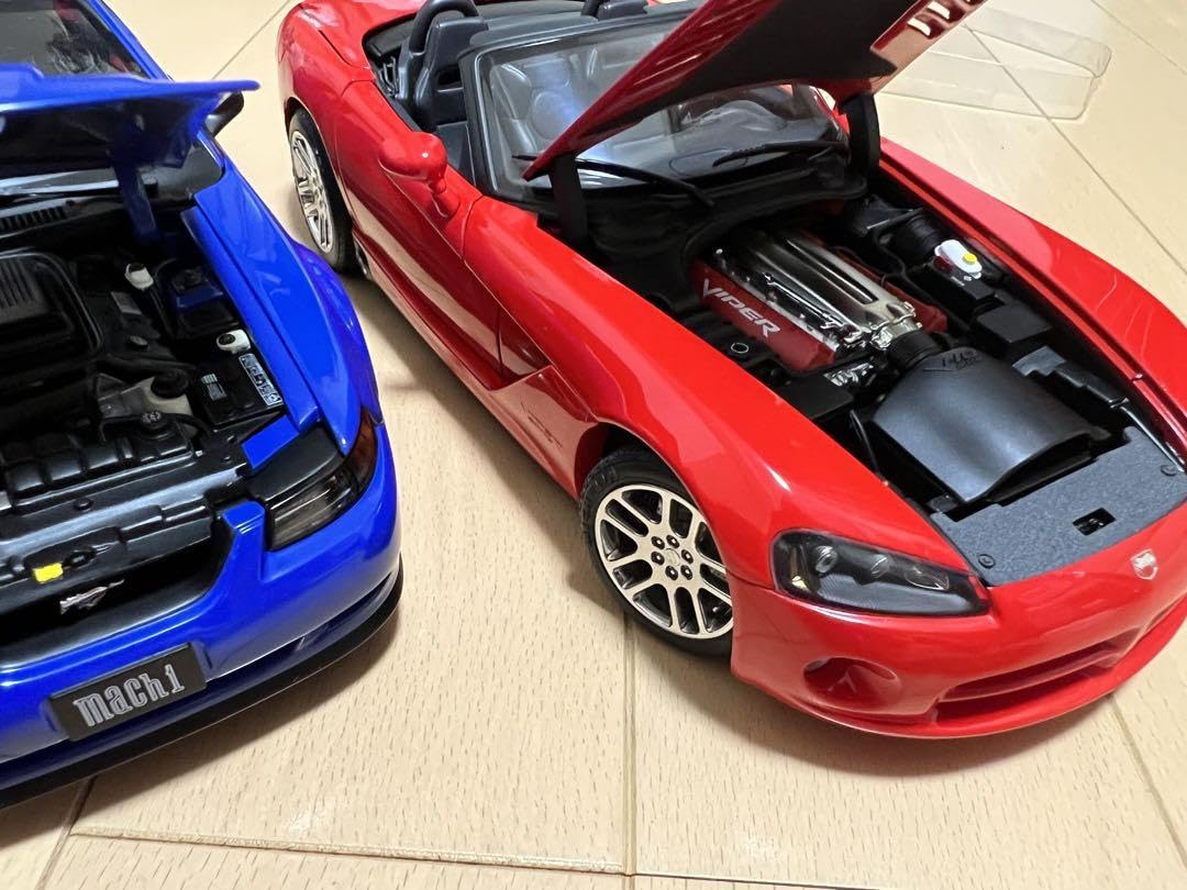 Amazon.co.jp: オートアート 118 ダッジ バイパー SRT-10 レッド  