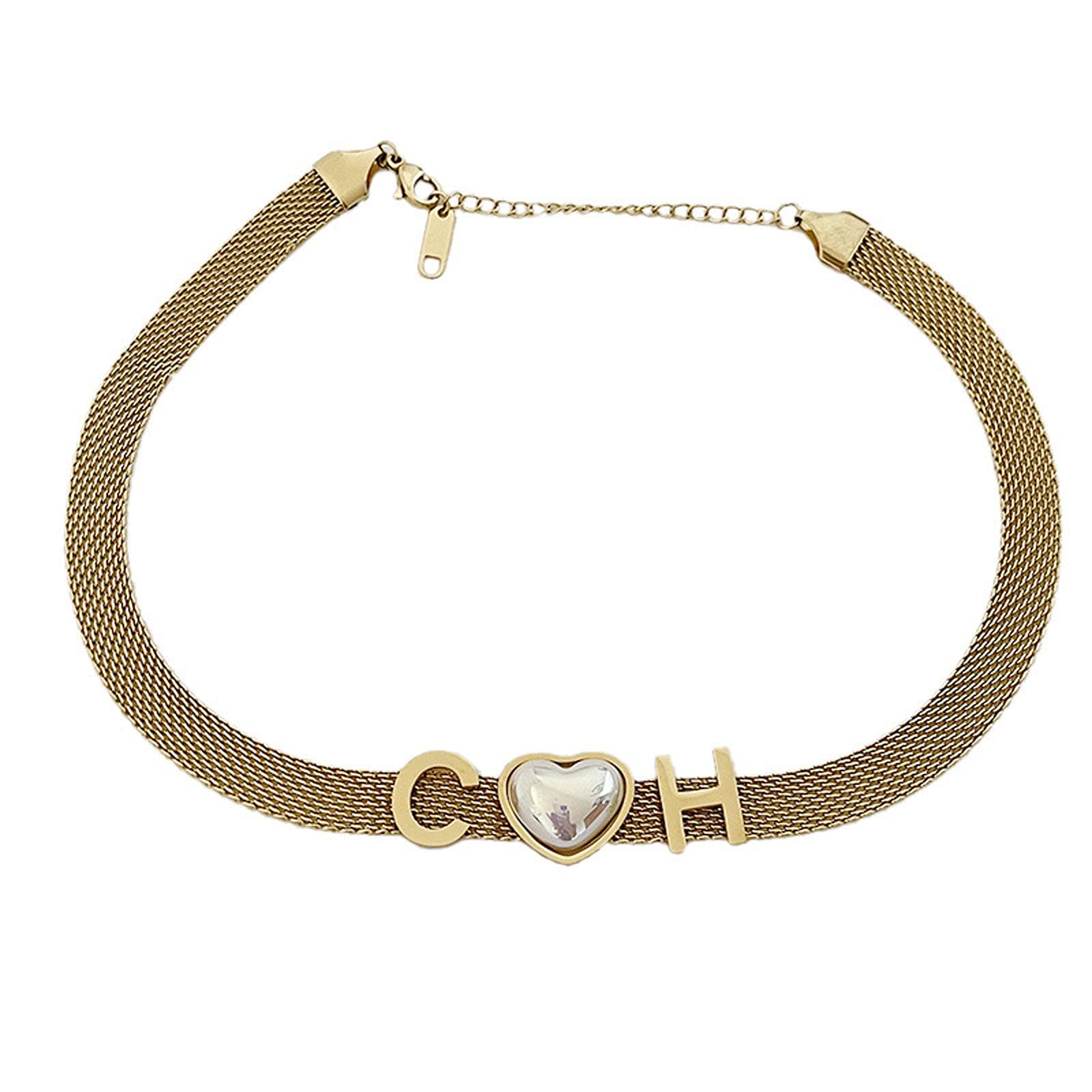 Collier de lettre en acier au titane chic au design de niche de luxe léger