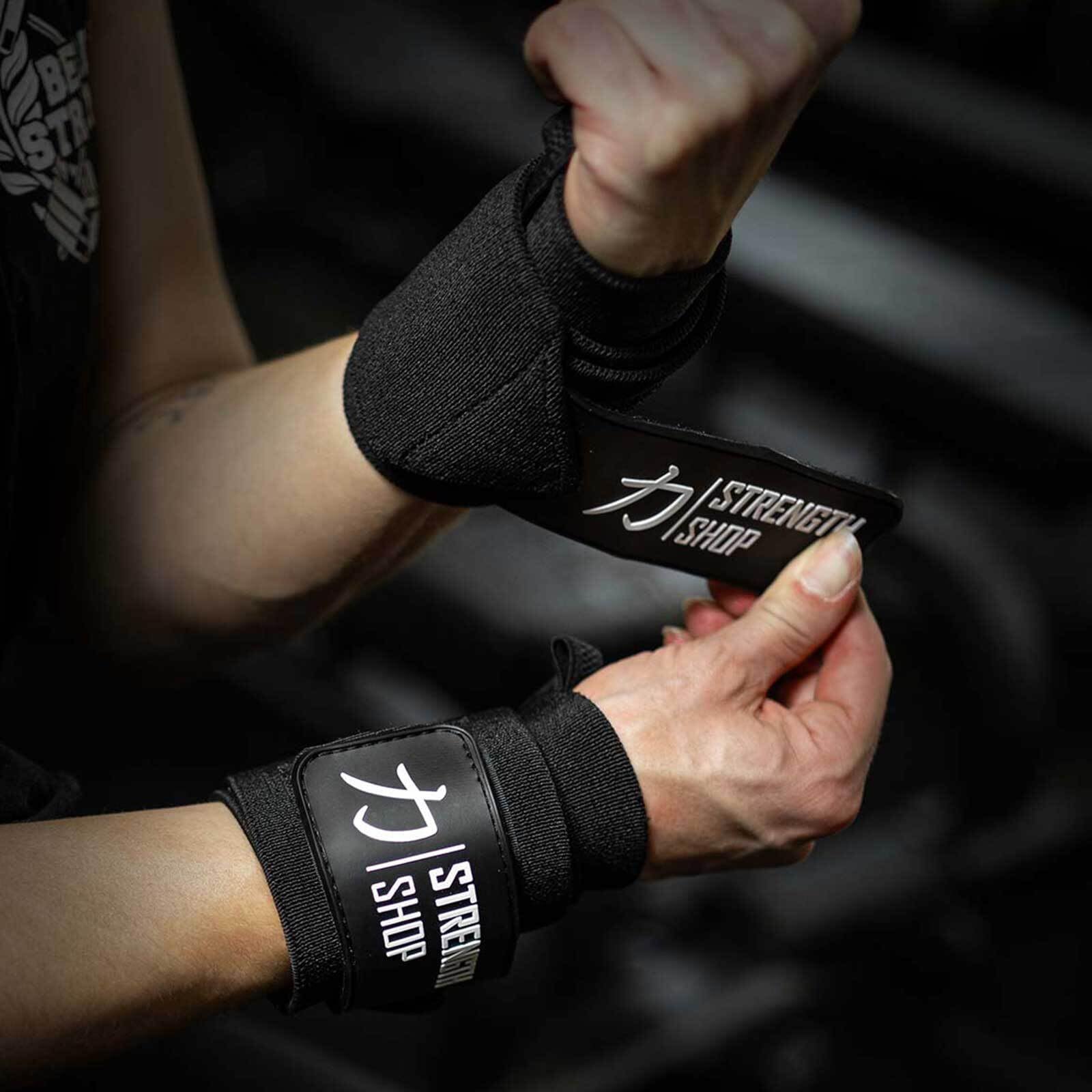 STRENGTH SHOP Polsini Palestra Certificati IPF, Polsiere Palestra con Chiusura a Strappo & Asola per il Pollice, fasce polsi palestra per Massima Stabilità & Protezione durante l’Allenamento