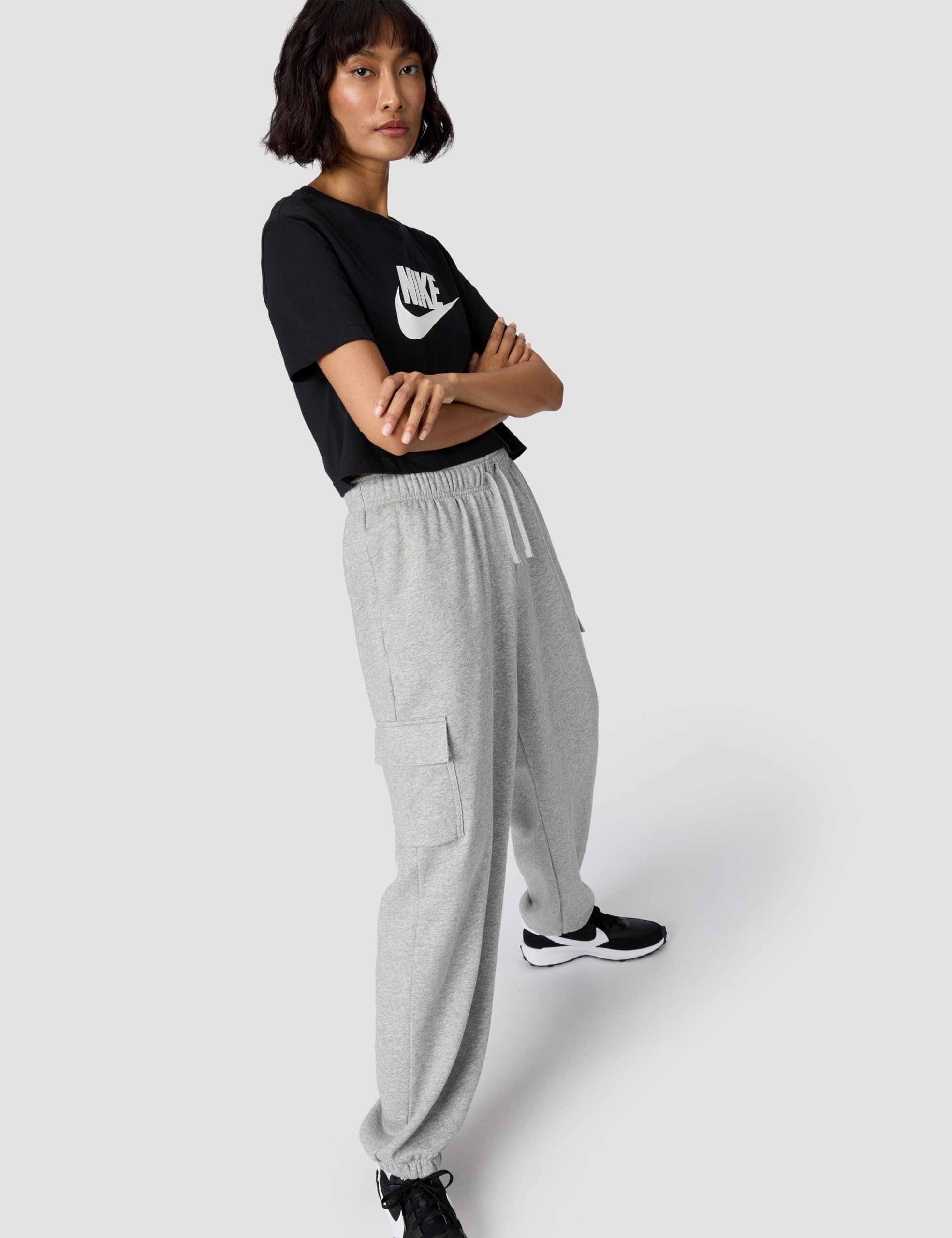 Nike Damskie spodnie dresowe Sportswear Club Polar Mid-Rise Oversized Cargo, Ciemnoszary wrzosowy/biały, M