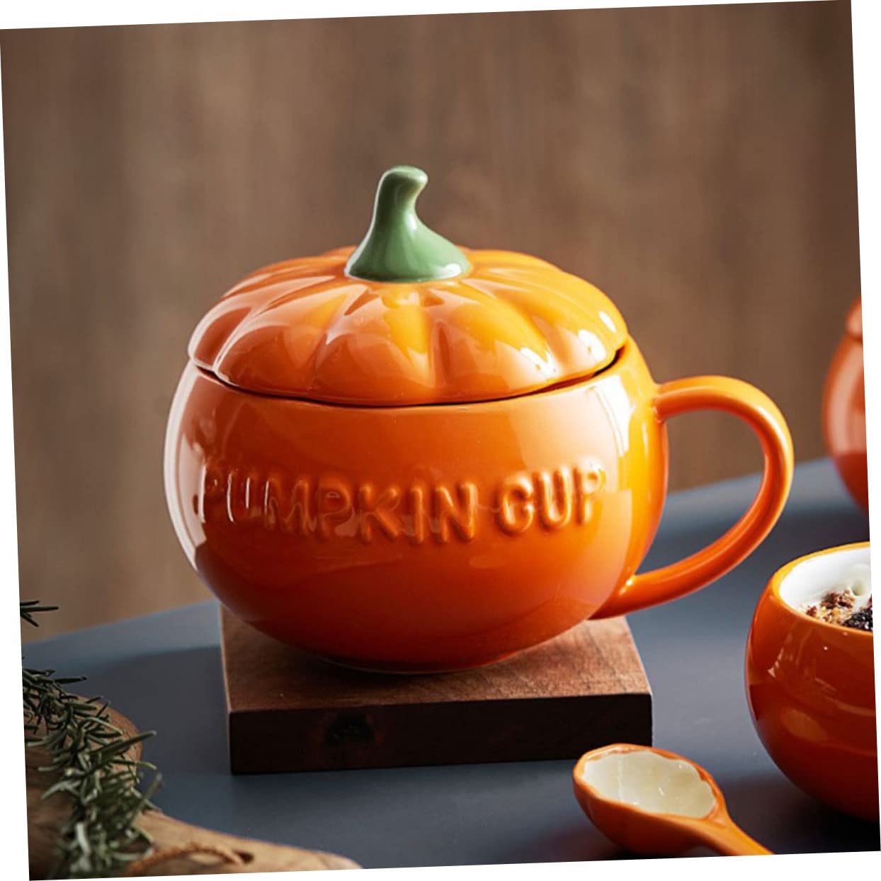 Tazza da Caffè in Porcellana a Forma di Zucca Arancione con Coperchio e Cucchiaio, Design Confortevole la Casa, Sostituto Ecologico delle Tazze di Plastica