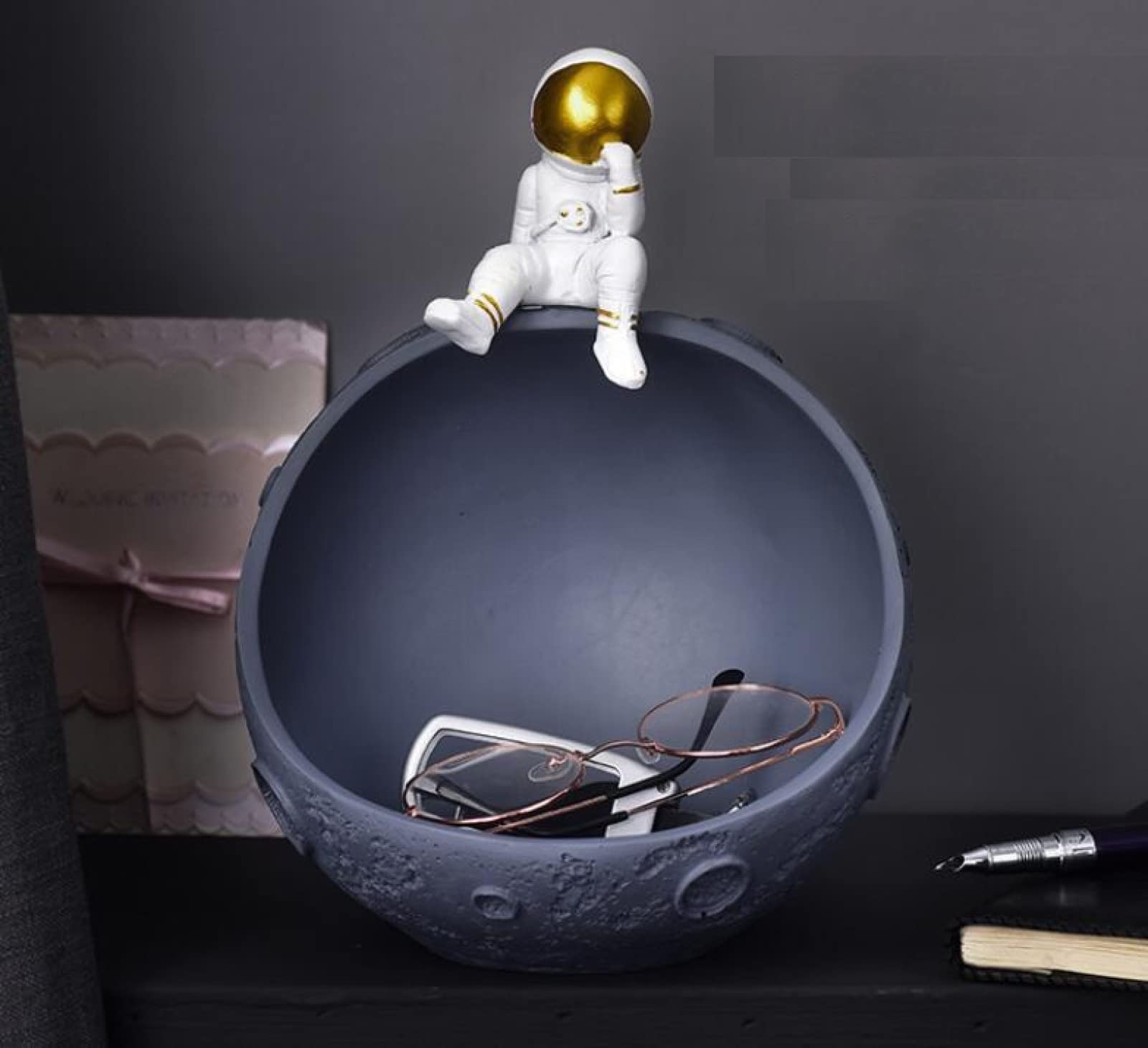 Decoración De Esculturas Resina Pretty Girl Astronauta Caja De Almacenamiento Escultura Decoración Figuras Artesanía
