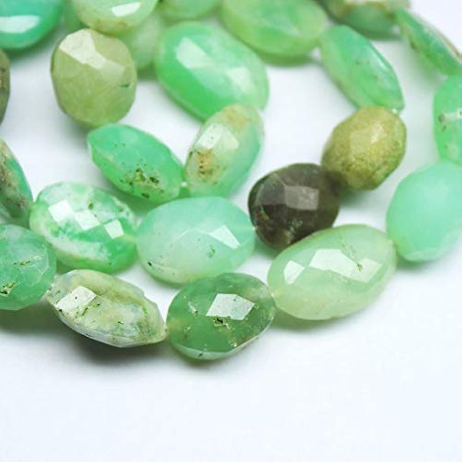 Chrysoprase verte facettée perle ovale en pierre naturelle pour fabrication de bijoux