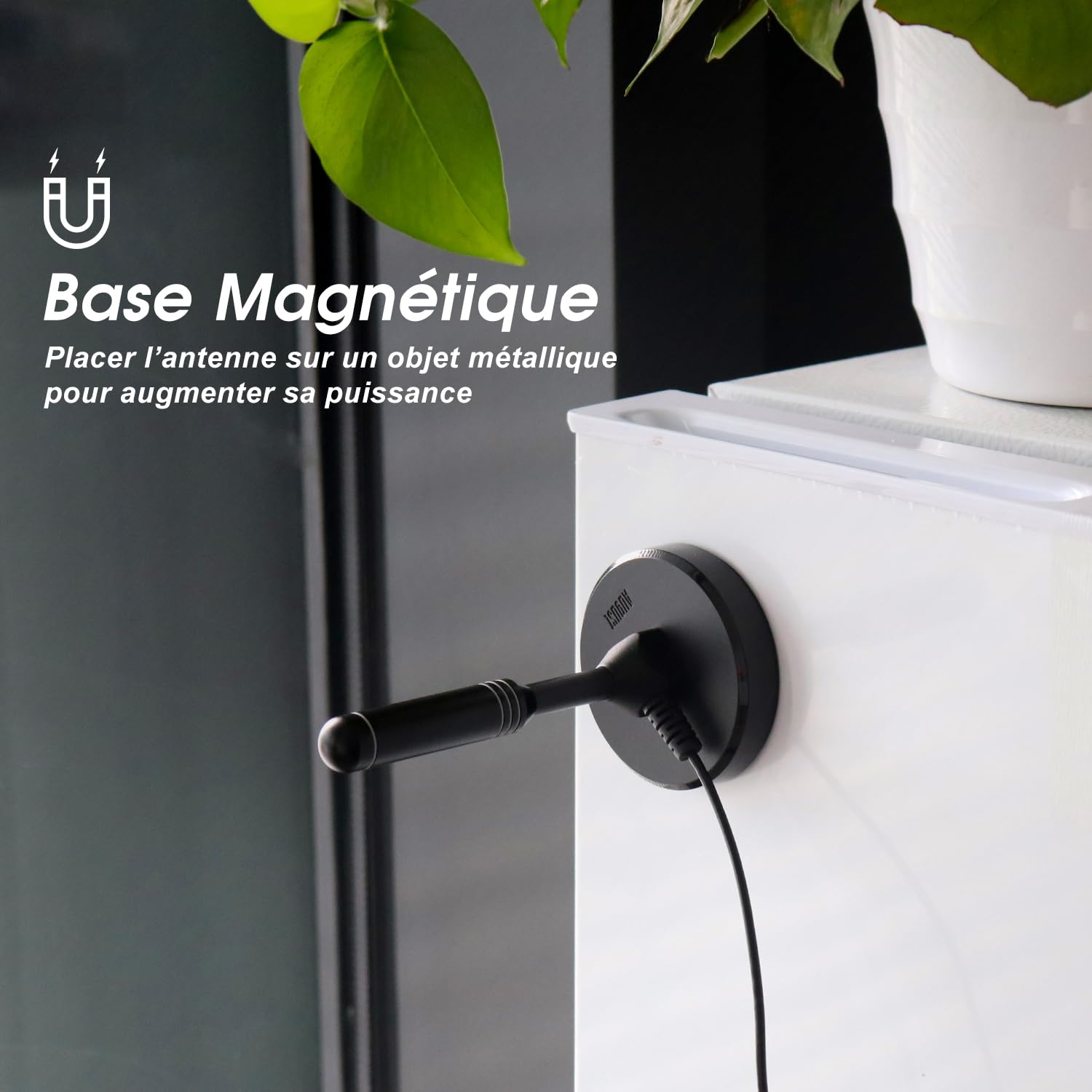 August DTA240 - Antenne TV Interieur TNT HD Puissante - Digital et Numérique UHD France, Magnétique Aimantée, Petite, Portable, Discrète, UHF VHF Salon, Caravane Camping-Car, 2m de câble - Noir