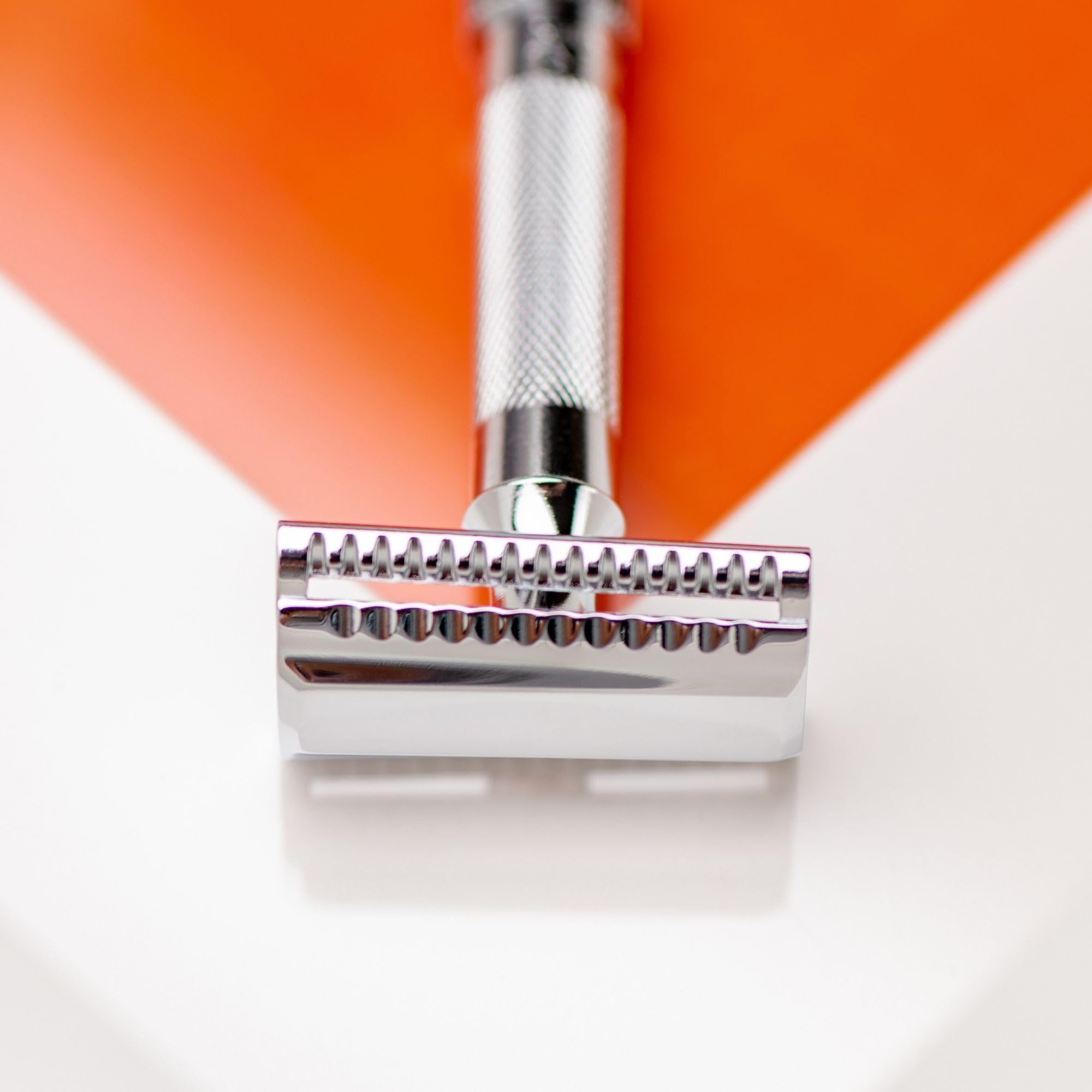 MERKUR 37C Rasoio di sicurezza a taglio obliquo – Finitura cromata lucida, pettine chiuso, rasatura tradizionale – Made in Germany