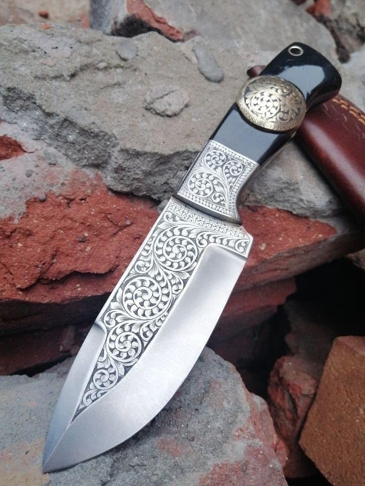 Hand Engraved D2 Steel Hunting Knife Buffalo Horn with Center Of Brass Engraving Pommel And Steel Engraving Bolster