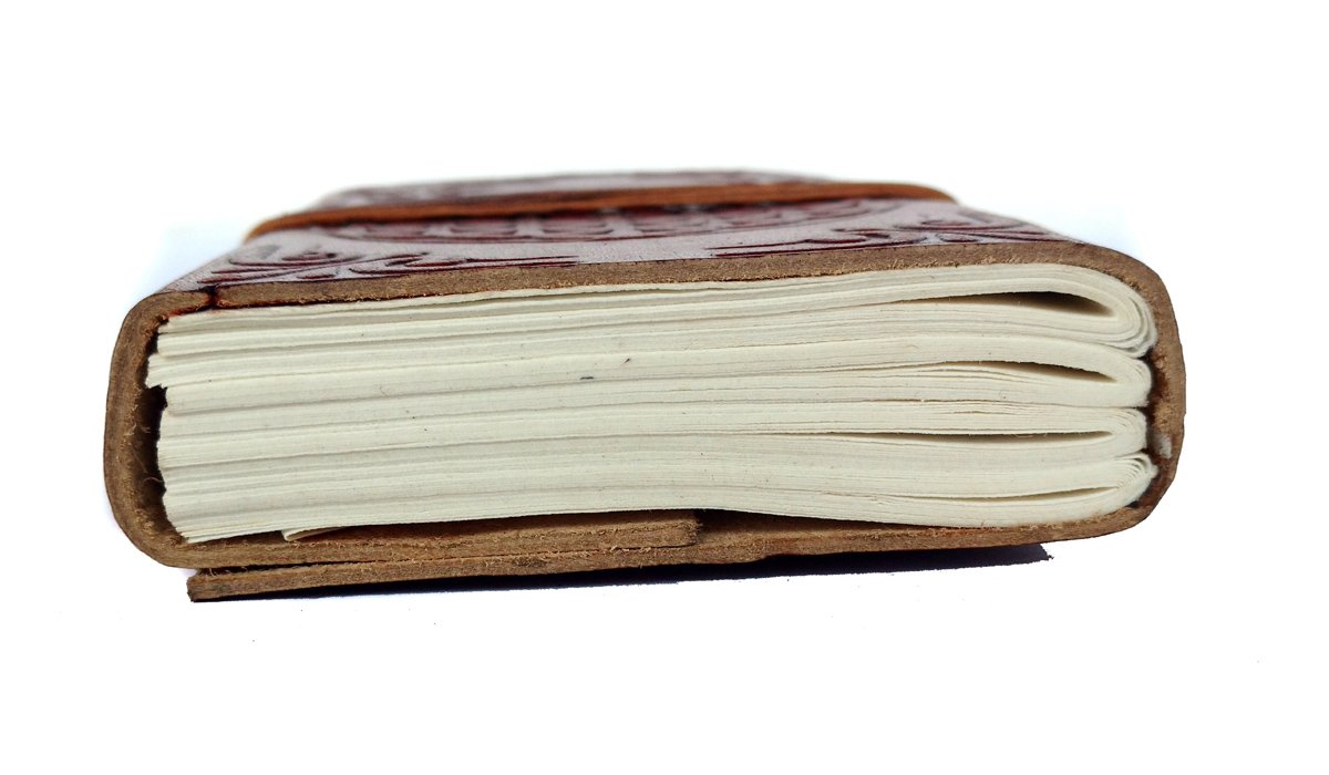 Diario en blanco de piel con piedra en relieve, ajustado