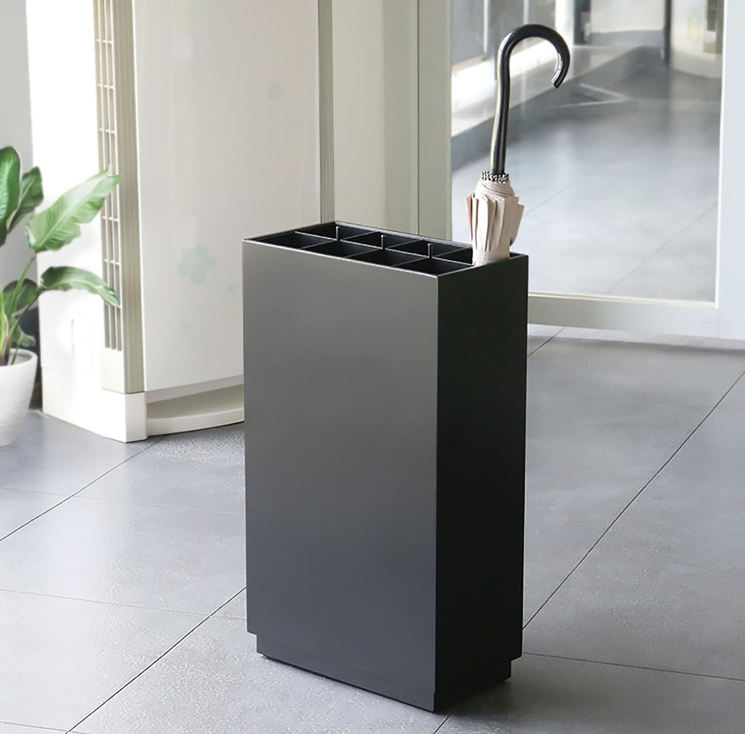 Regenschirmständer Schirmständer aus schwarzem Metall, Schirmständer, 10 Fächer, Schirmaufbewahrung, Organizer-Halter mit Abnehmbarer Tropfschale, Schirmhalter Modern