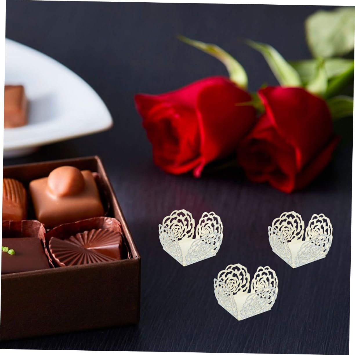 Ciieeo 100 Pezzi Vassoi Carta per Cioccolato con Decorativo Rete per Party e Bomboniere Involucri per Tartufi Hollow Facili da Usare e Conservare