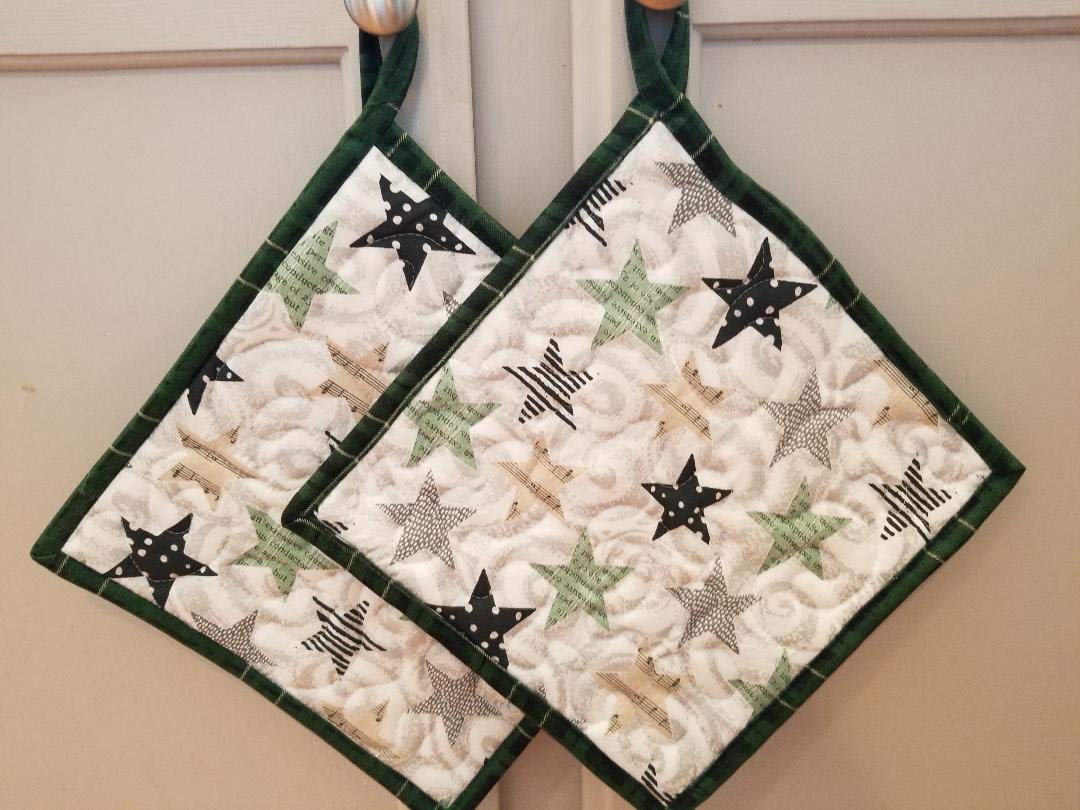 Holiday Stars Quilted Christmas Potholders with Loop - Set of 2