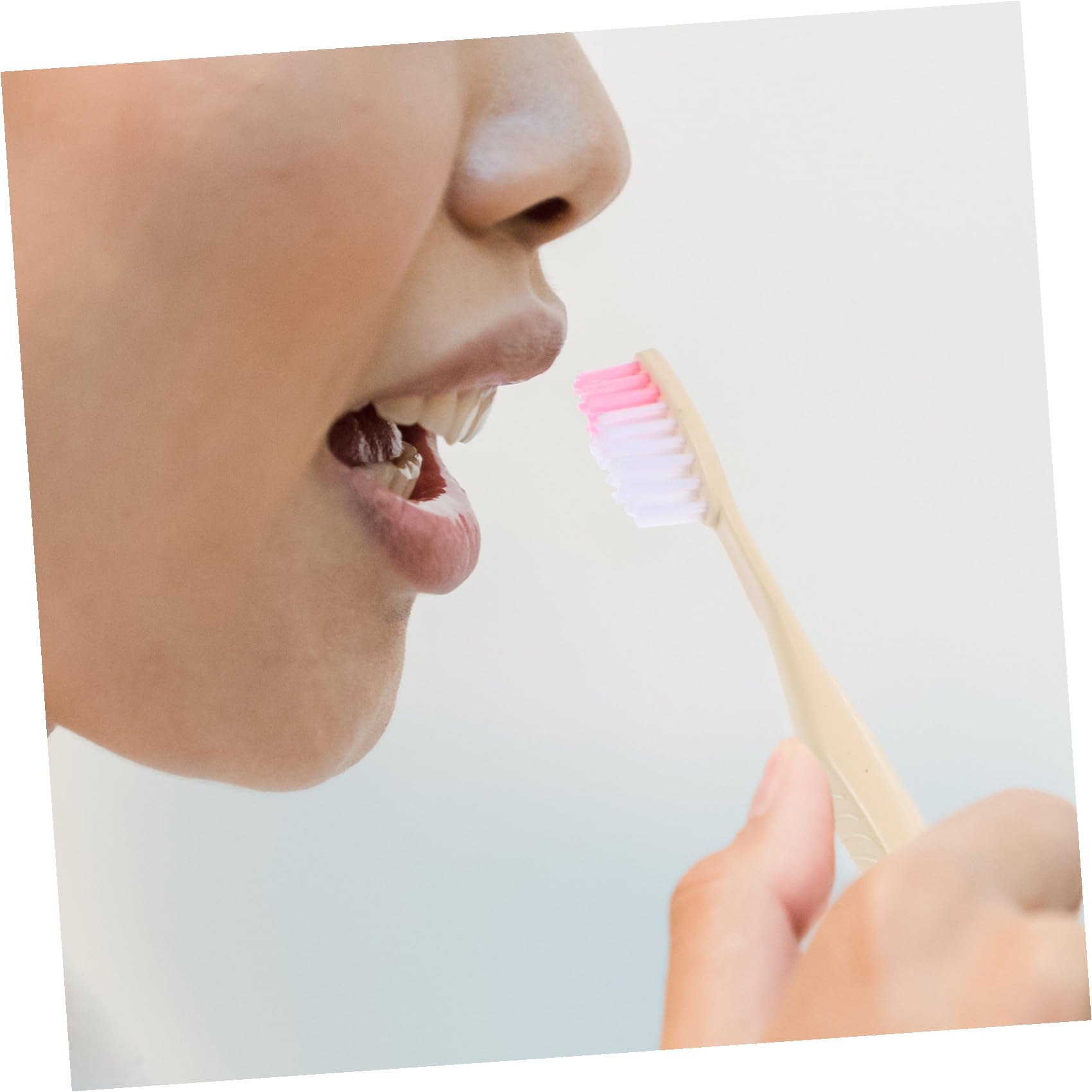 Kit Spazzolini Usa e Getta 100 Pezzi con Dentifricio Piccolo da Viaggio in Plastica, Confezionati Singolarmente per Hotel e Uscite, Portatili e Monouso Stile Casuale