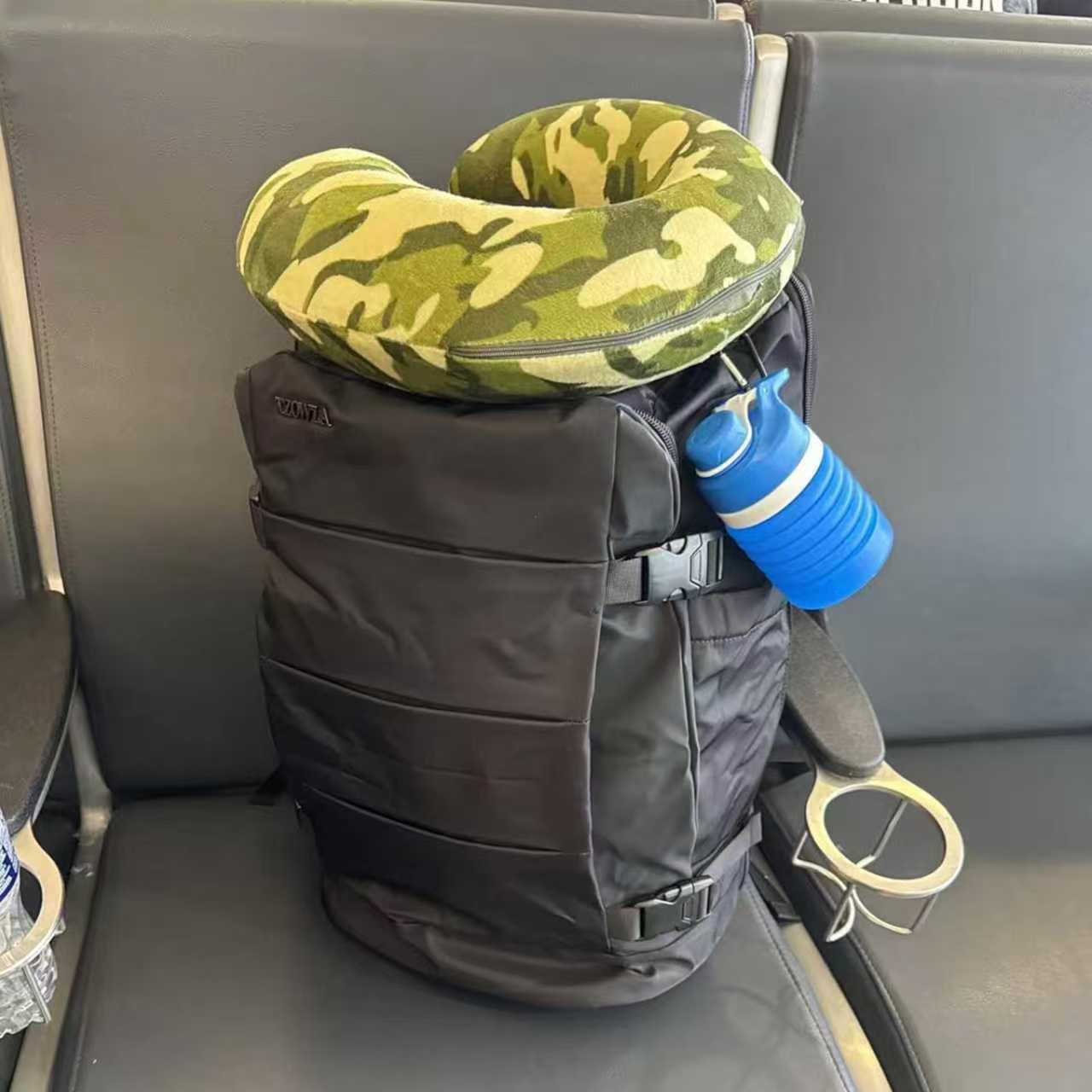 Tzowla ReiseRucksack Laptop Handgepäck Rucksack 40l für Damen und Herren,Fluggenehmigung,Großes Fassungsvermögen,Anti-Diebstahl-Rucksäcke Wasserdicht mit USB-Anschlus für 17,3 Zoll Notebook-Schwarz