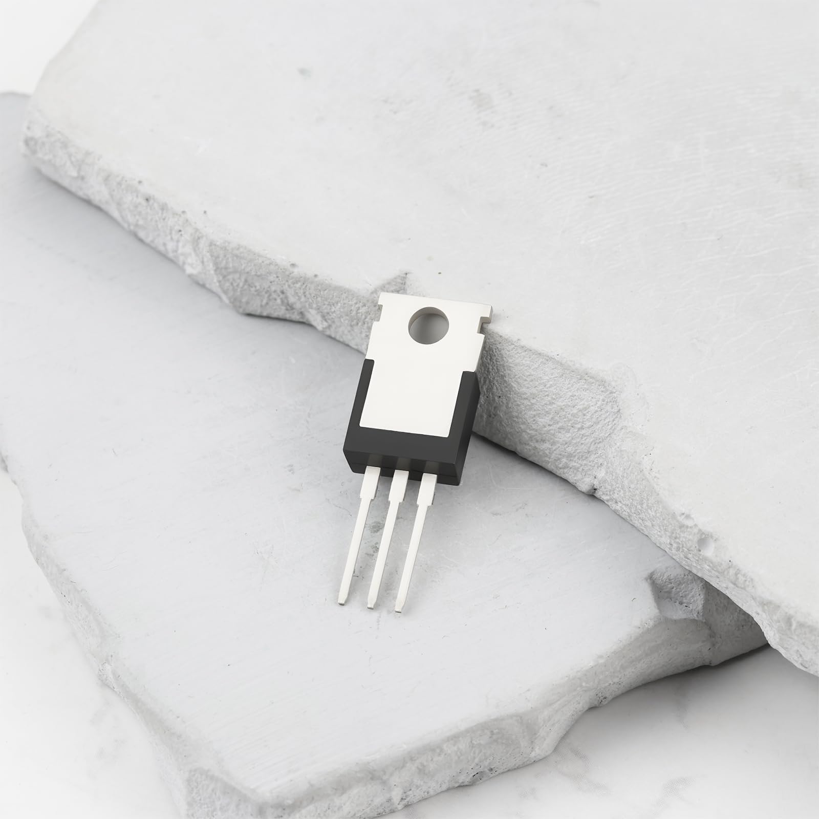 MJE13009 Transistor Di Potenza NPN 700V 12A 100W TO-220 Bipolare Commutazione