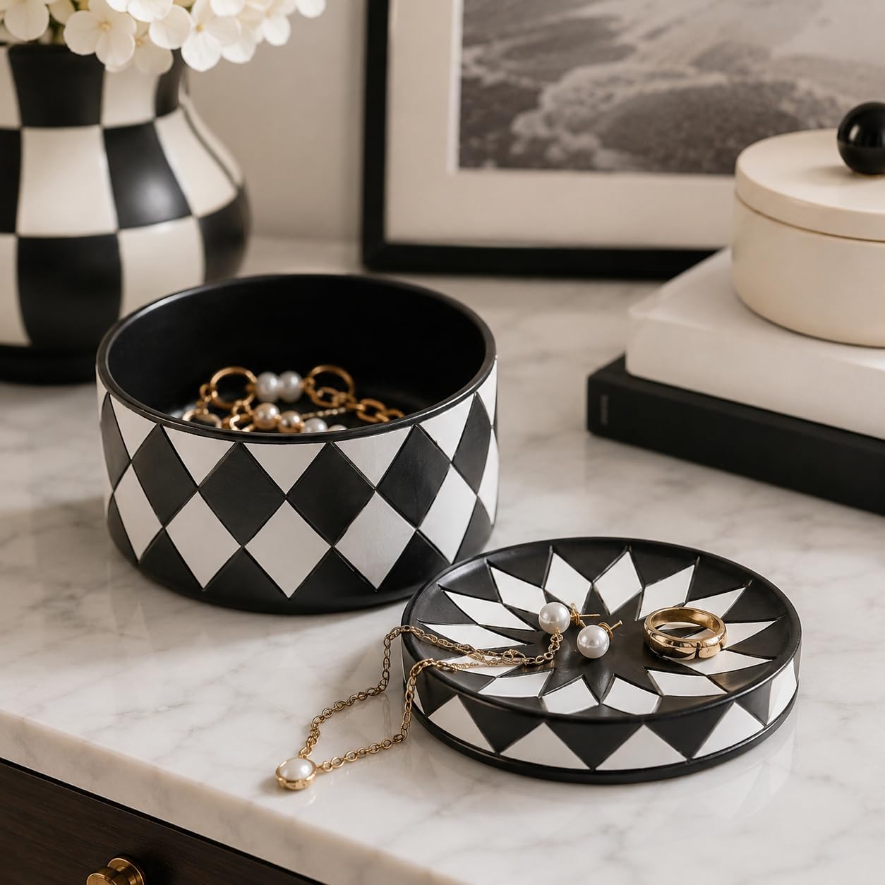Decorative Storage Box with Lid, Black and white checkerboard Jewelry Box, Modern Round Decorative Box for Dresser, Coffee Table, Entryway Ideal for Jewelry, Trinkets And Small Accessories