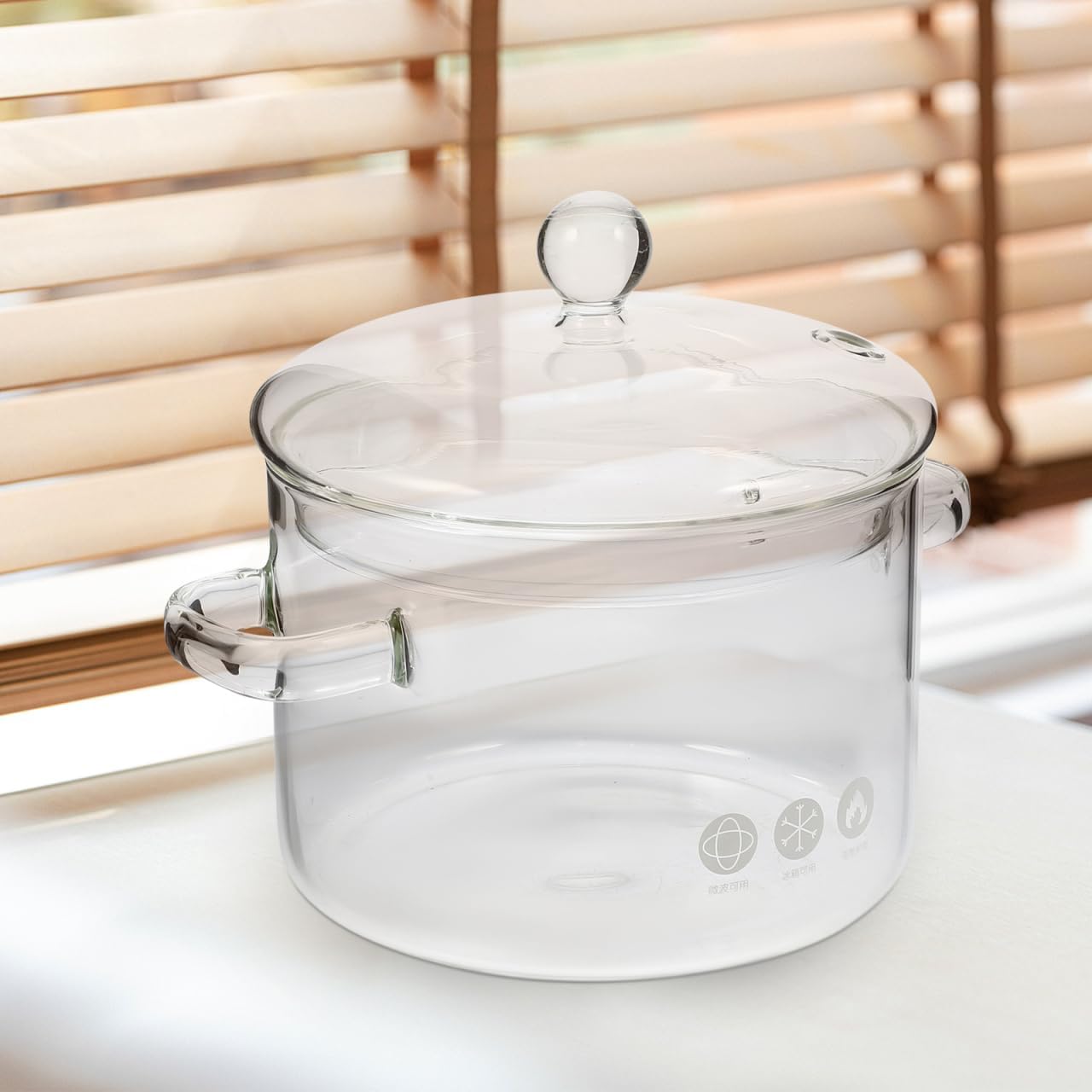 Vaguelly Borosilicate Glass Soup Pot with Lid 1.5L/50Oz Transparent Cooking Pot for Ramen Noodles and Soup Heat-Resistant Double-Handle Cookware for Stovetop Microwave and Oven Use