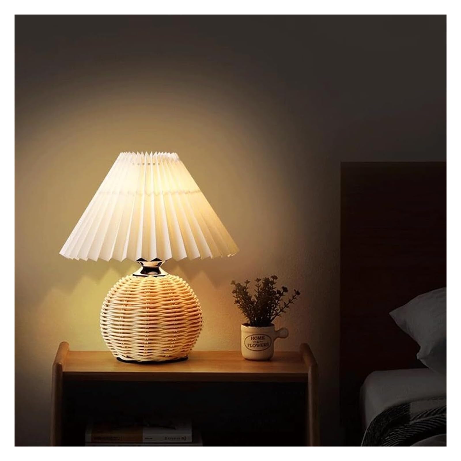 Prosta plisowana rattanowa lampa biurkowa z beżowym abażurem, dekoracyjna lampa do salonu, kawiarni lub restauracji lampa biurkowa