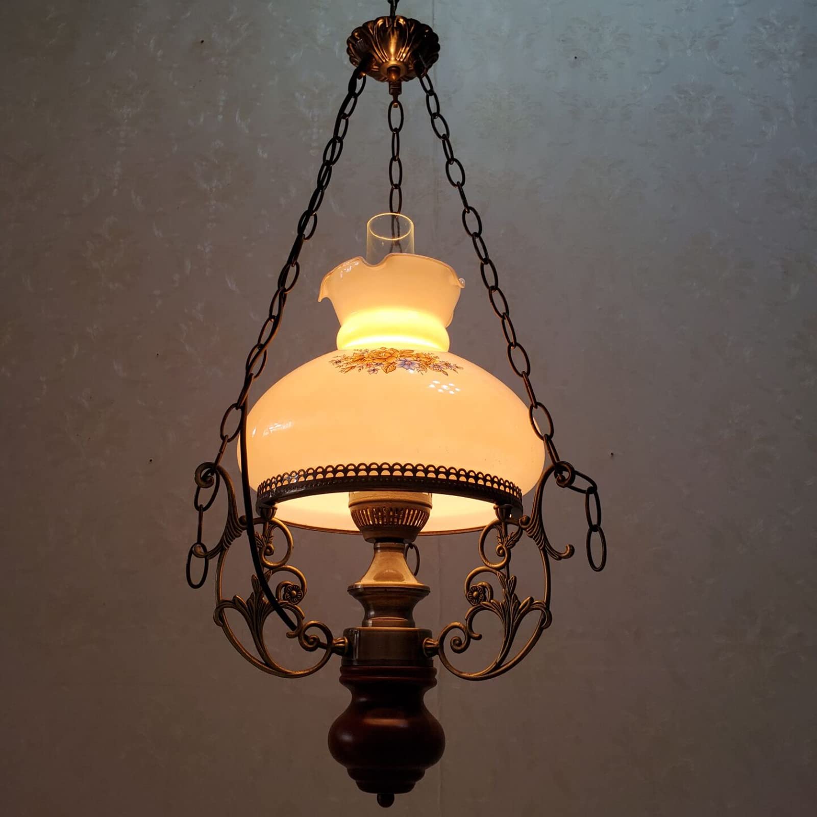 Lustre de chambre rétro résolvant le manque de chaleur des salons modernes