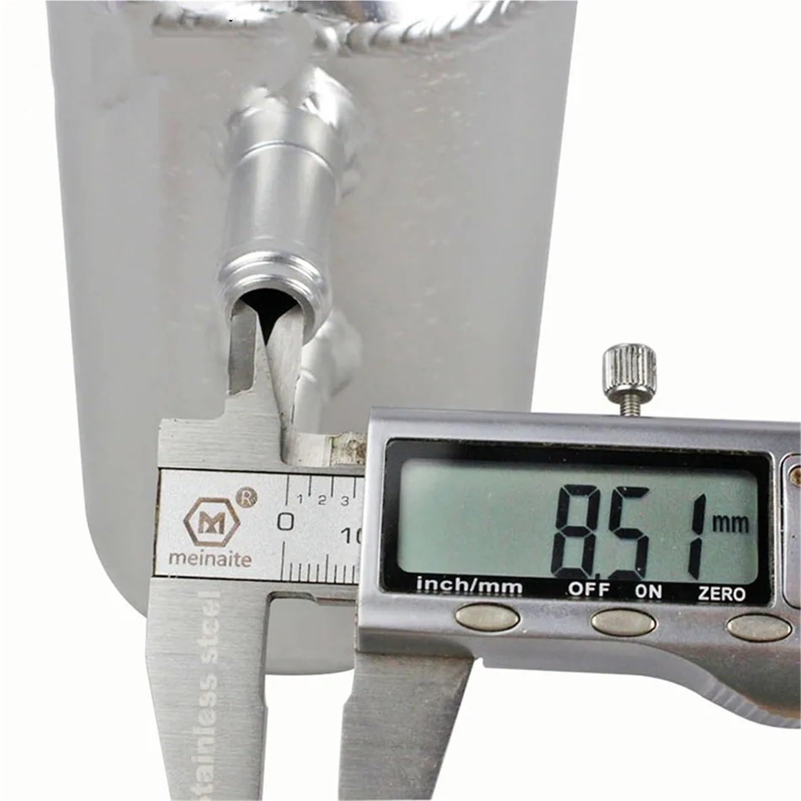 Zbiornik wyrównawczy 690 ml Uniwersalny aluminiowy zbiornik na płyn chłodniczy Zbiornik na płyn chłodniczy Zbiornik na płyn chłodniczy aluminiowy Zbiornik Wyrównawczy Zbiornika(Black)