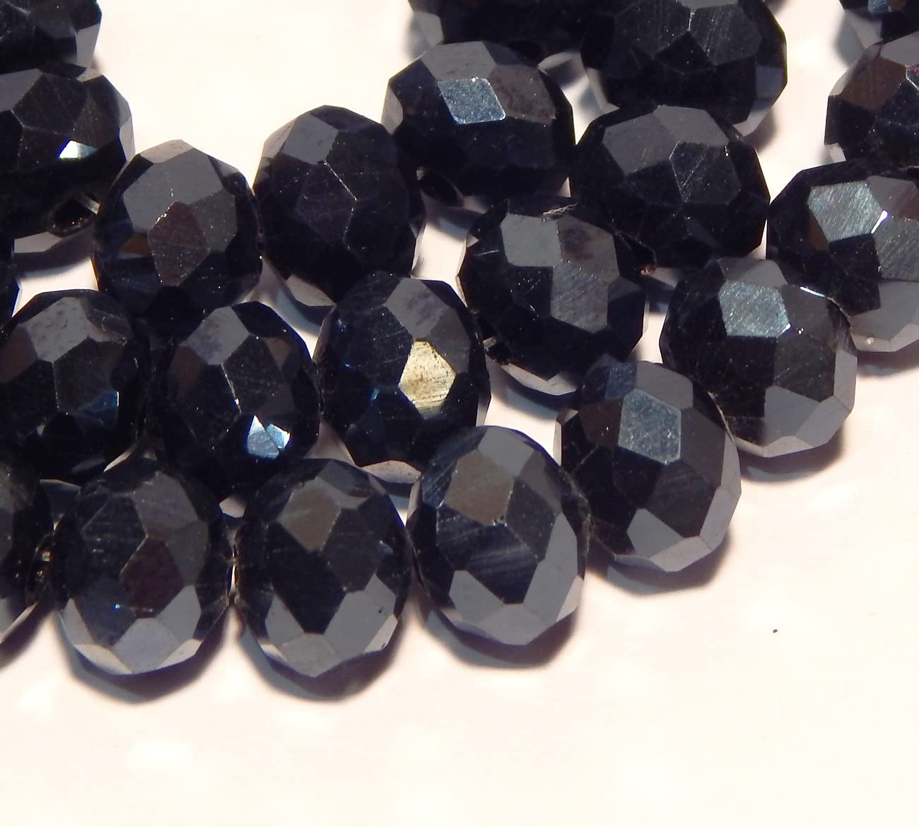 Perlin 65 Stück Tschechische Böhmische Kristallperlen 8x6mm Tschechische Perlen CZ Glasschliffperlen Facettierte Rondelle (Metallic Schwarz)
