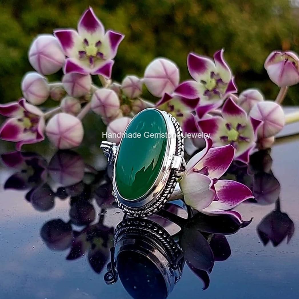 Green Onyx Ring, Poison Box Ring, Green Stone Ring, Birthstone Ring, Locket Ring, Poison Pill Box, Designer Box Ring, Vintage Ring, Secret Message Ring, Natural Onyx Jewelry, Christmas Jewelry
