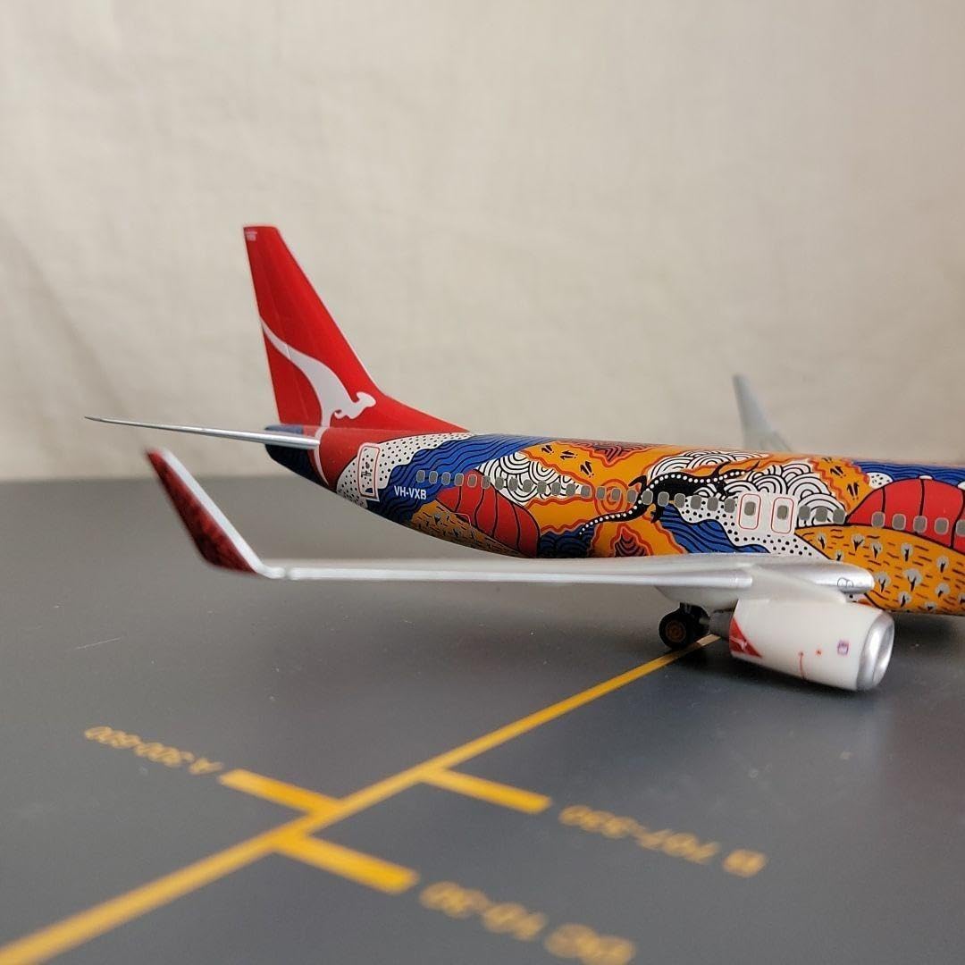 カンタス航空 B737-800 特別塗装機 カンタス航空、707時代の塗装を施した