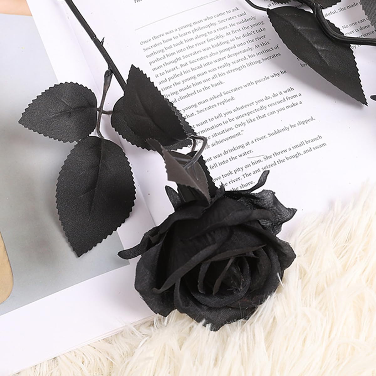 Amazon｜黒ローズ バラ 造花 薔薇 10本セット 花束 枯れない 暗黒